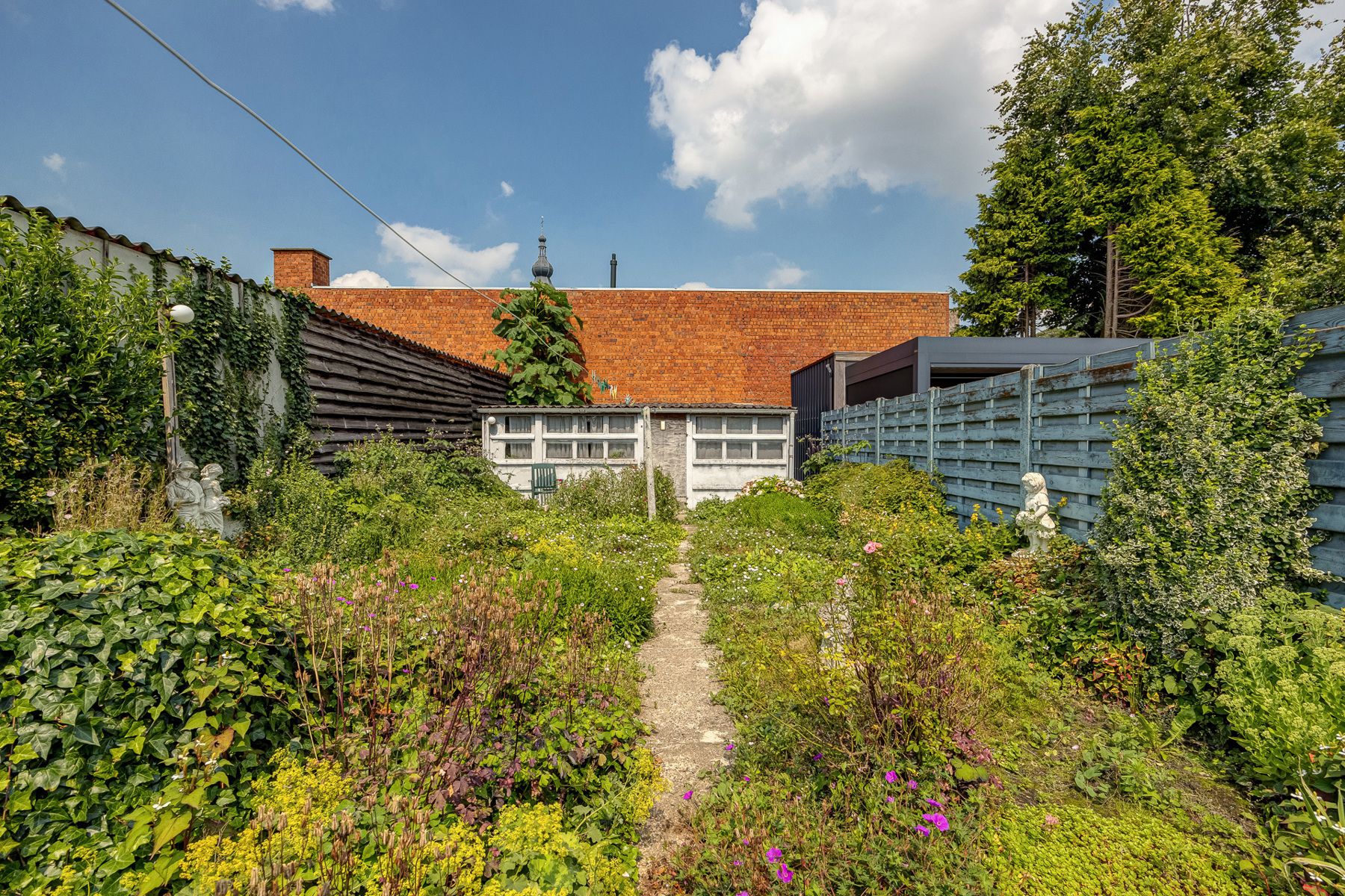 Te renoveren woning met 3 slaapkamers en tuin op een TOP-locatie in Hoogstraten. foto 14