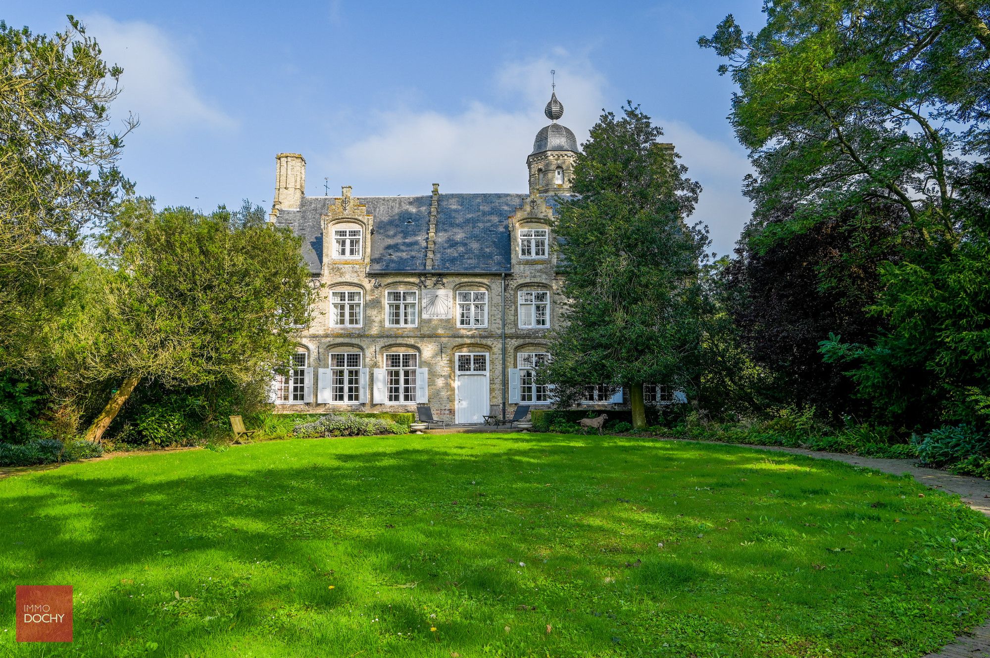 Zeer rustig gelegen, volledig gerestaureerd landhuis (voormalige pastorij) te Houtem foto 5