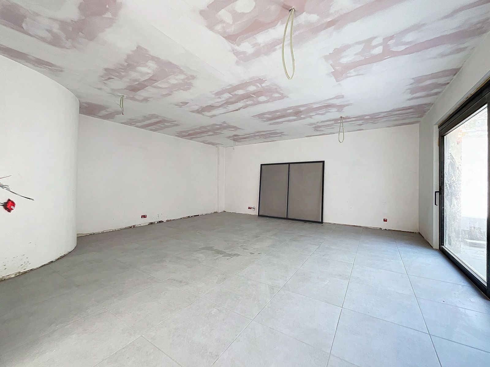 Gelijkvloers appartement met 2 slpks en terras nabij centrum foto 4