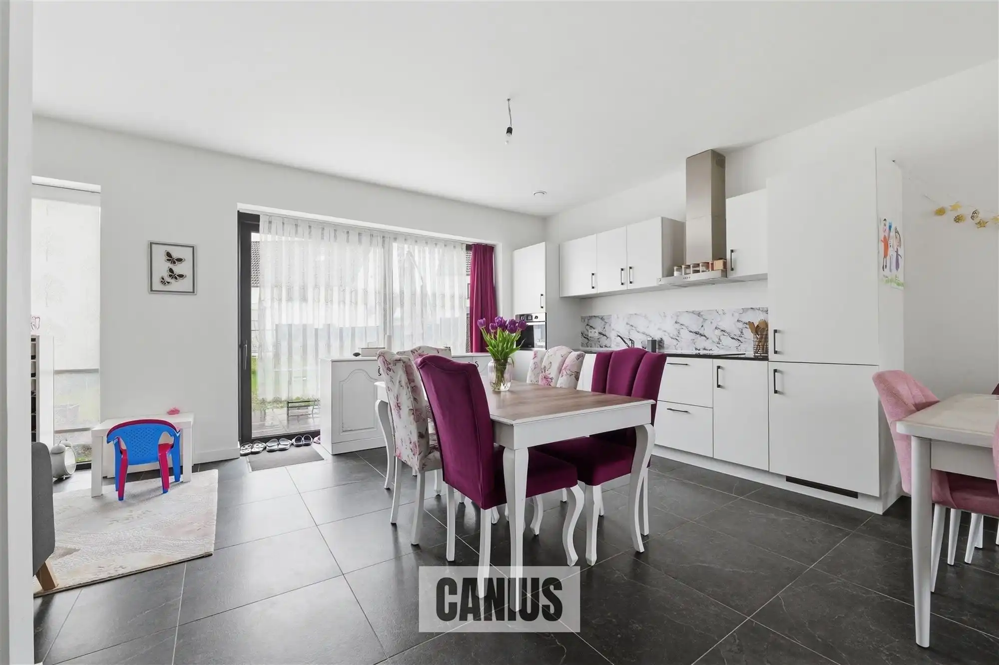 MODERNE WONING MET 3 SLKS & TUIN foto 4