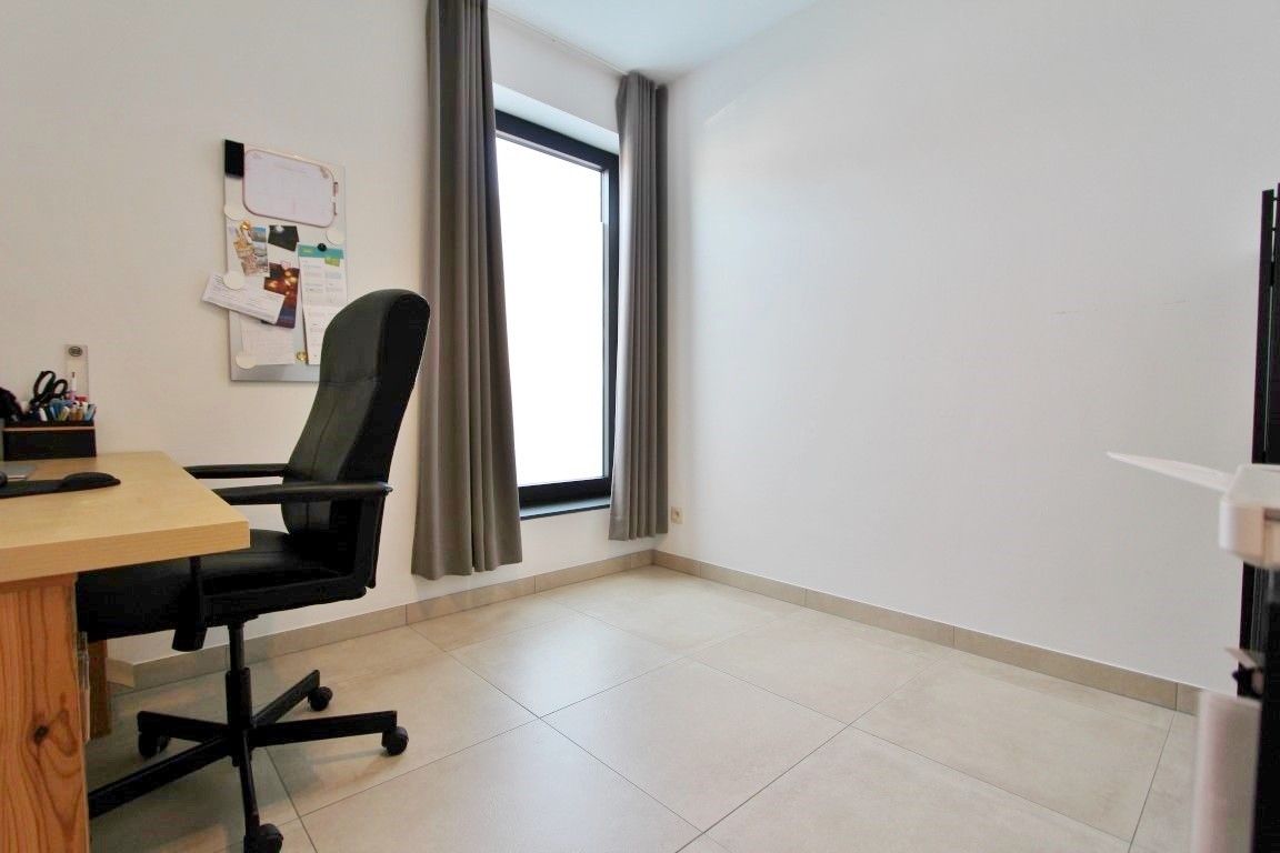 Gelijkvloers appartement op topligging in Heers! foto 10