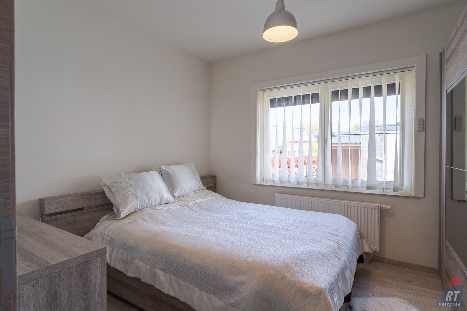 Grondig gerenoveerde open bebouwing op 10a11ca met garage en 5 slaapkamers foto 9