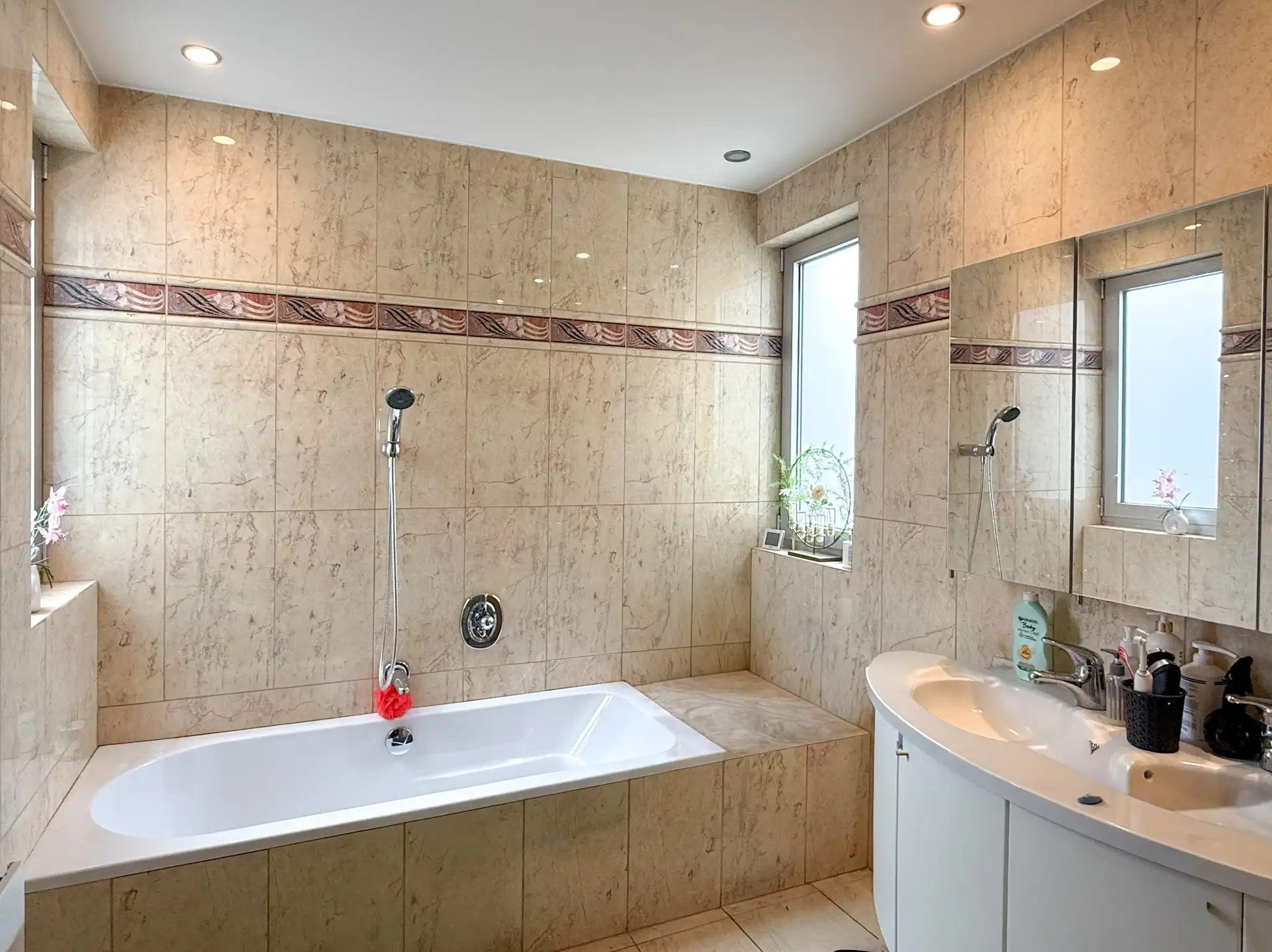 Prachtig appartement in centrum Beveren met zicht over de Markt foto 7