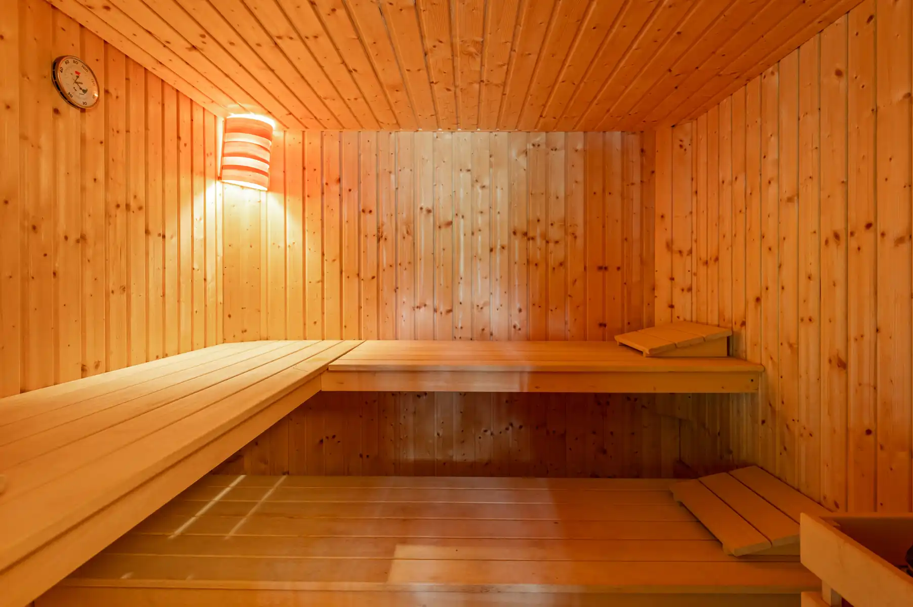 Ruime villa met aparte praktijkruimte op ca. 2.168 m2. foto 27