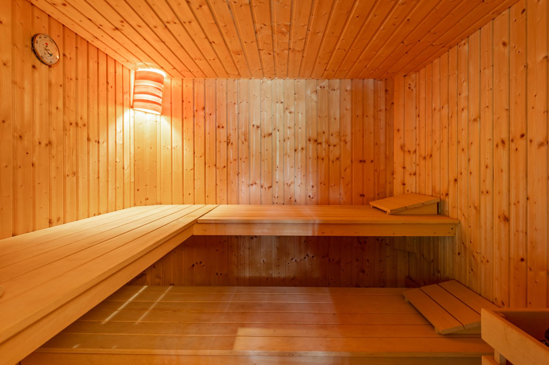 Ruime villa met aparte praktijkruimte op ca. 2.168 m2. foto 27