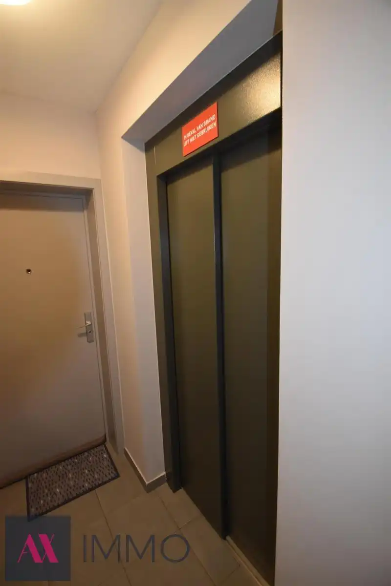 Centraal gelegen 1-slpk-apt met groot terras van 20 m², lift, vrij vanaf 01/12 foto 20