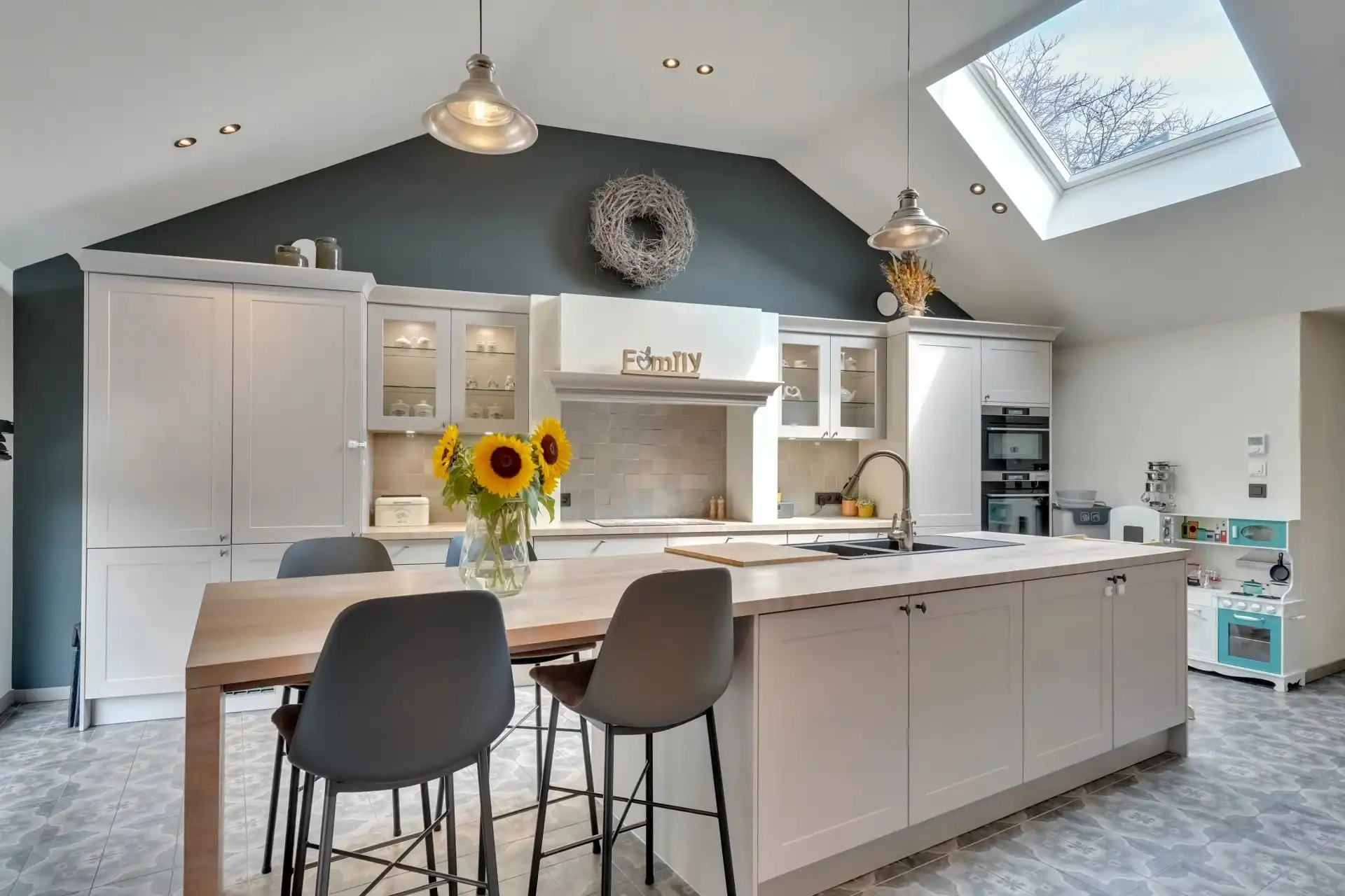 Gerenoveerde gezinswoning met 3 ruime slaapkamers foto 5