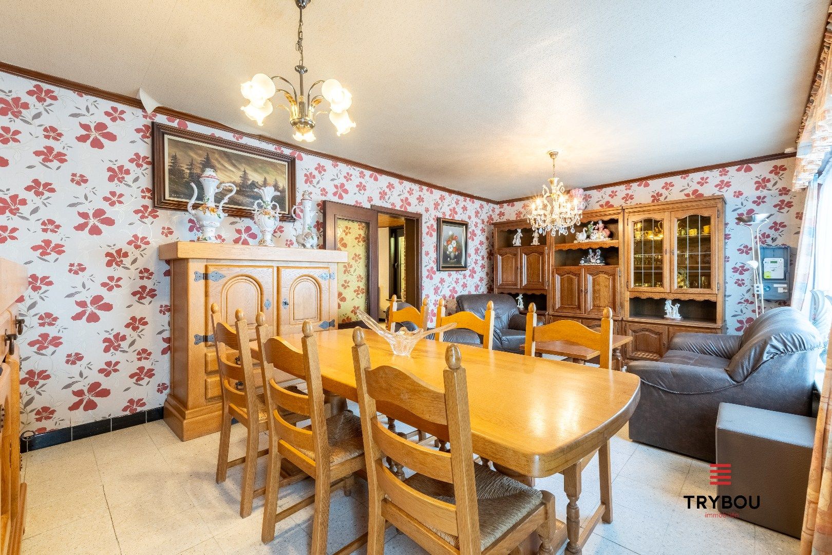 Verrassend ruime woning aan de rand van Houthulst op ruim perceel van 720m². foto 3
