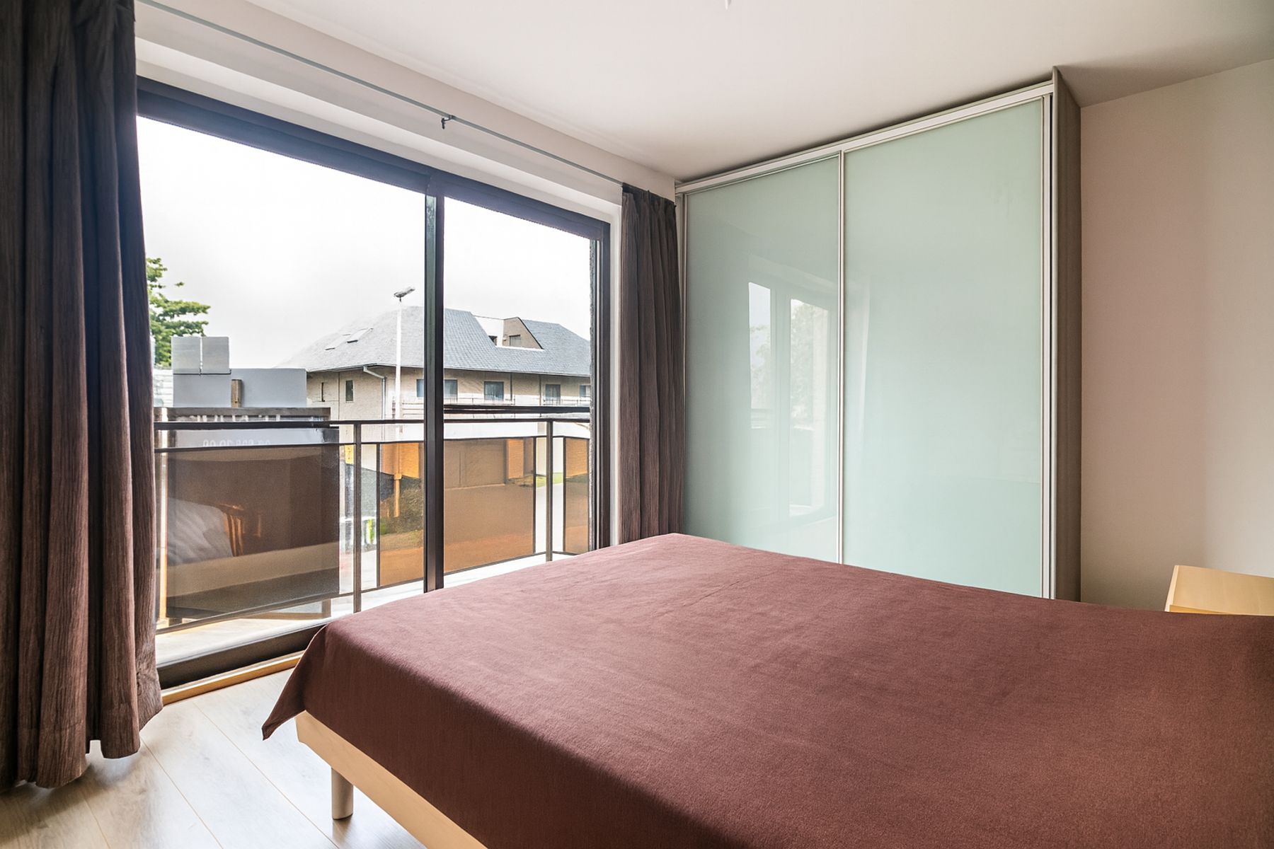 Ruim appartement met 2 slaapkamers, zonnig terras en garage foto 16