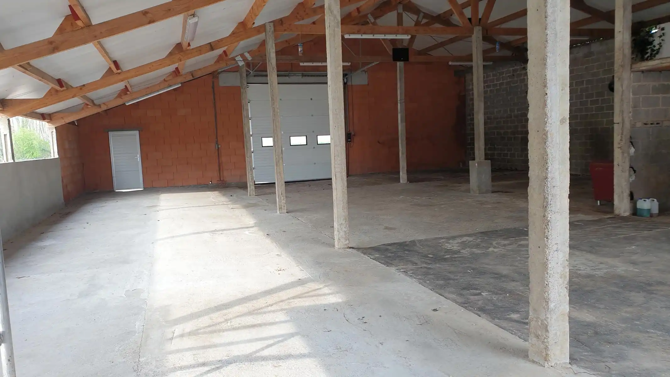 WICHELEN - Ruime woning met multifunctionele loods. foto 18