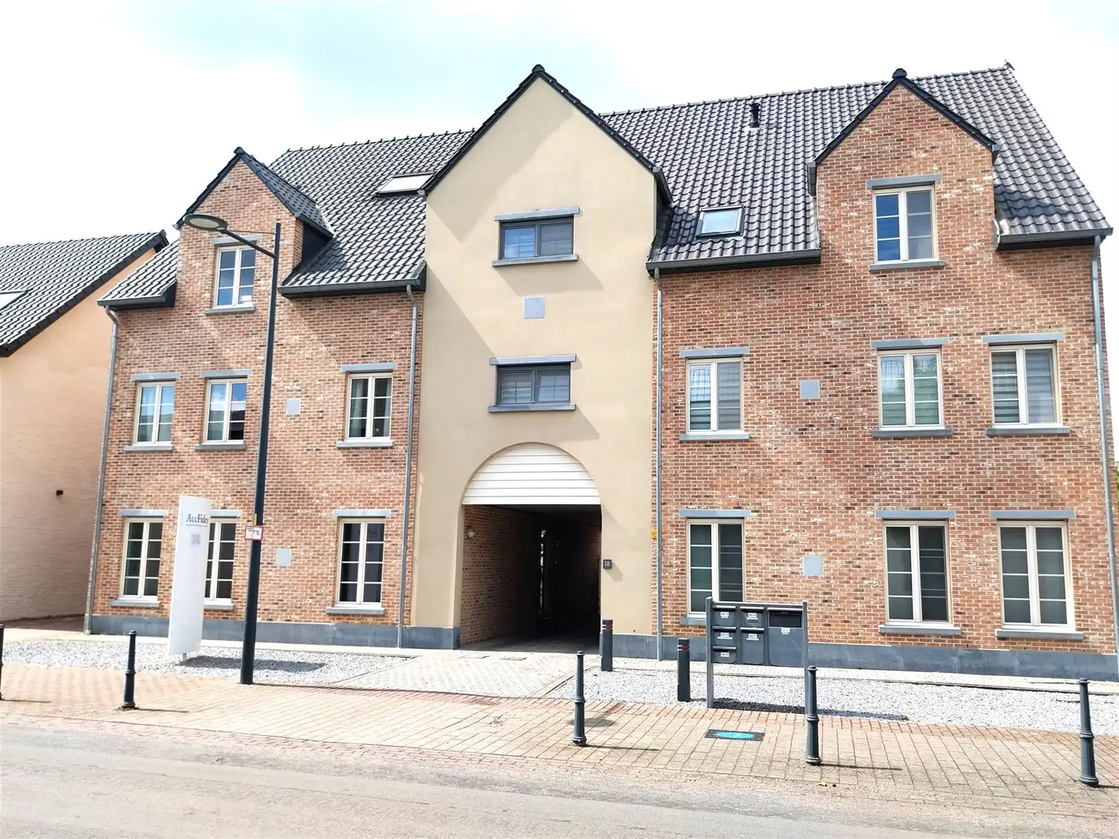 TE HUUR: Duplex-appartement met 3 slaapkamers en garage te Heusden-Zolder! foto {{pictureIndex}}