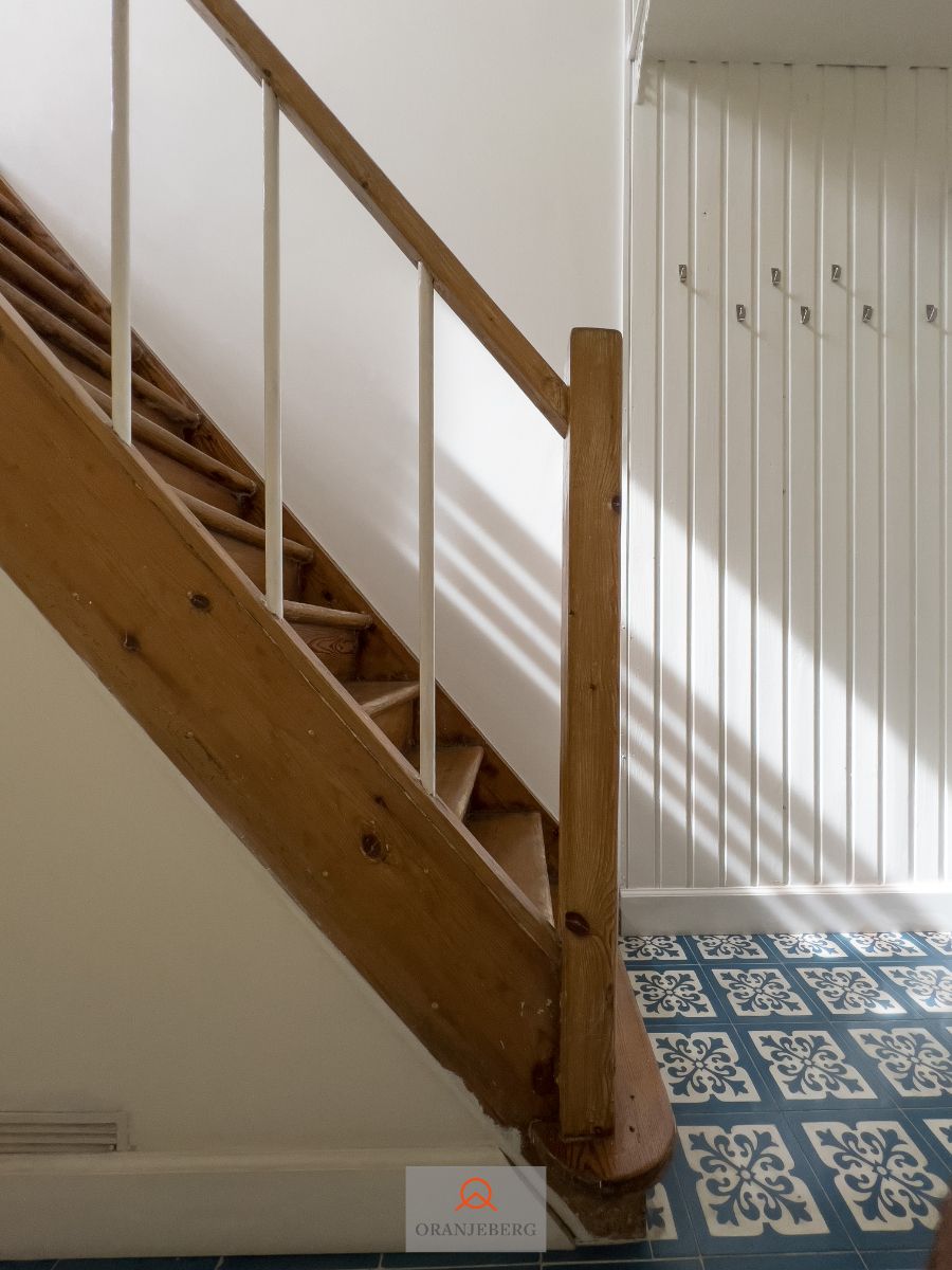 Ruime gerenoveerde burgerwoning nabij de Visserij foto 19