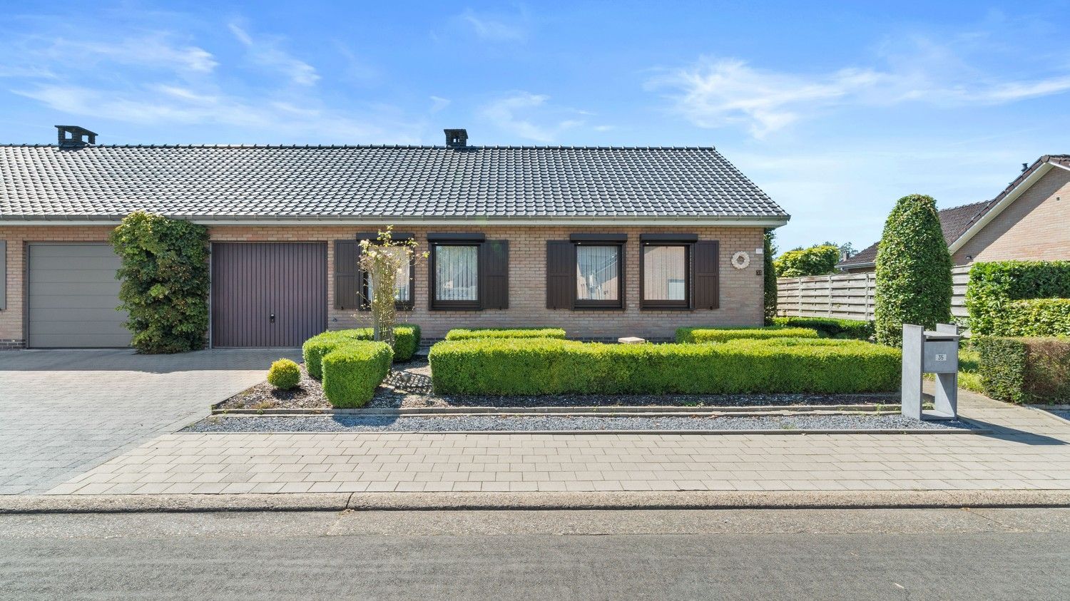 Zeer nette, gelijkvloerse woning met 3 slaapkamers, tuin en garage foto 1