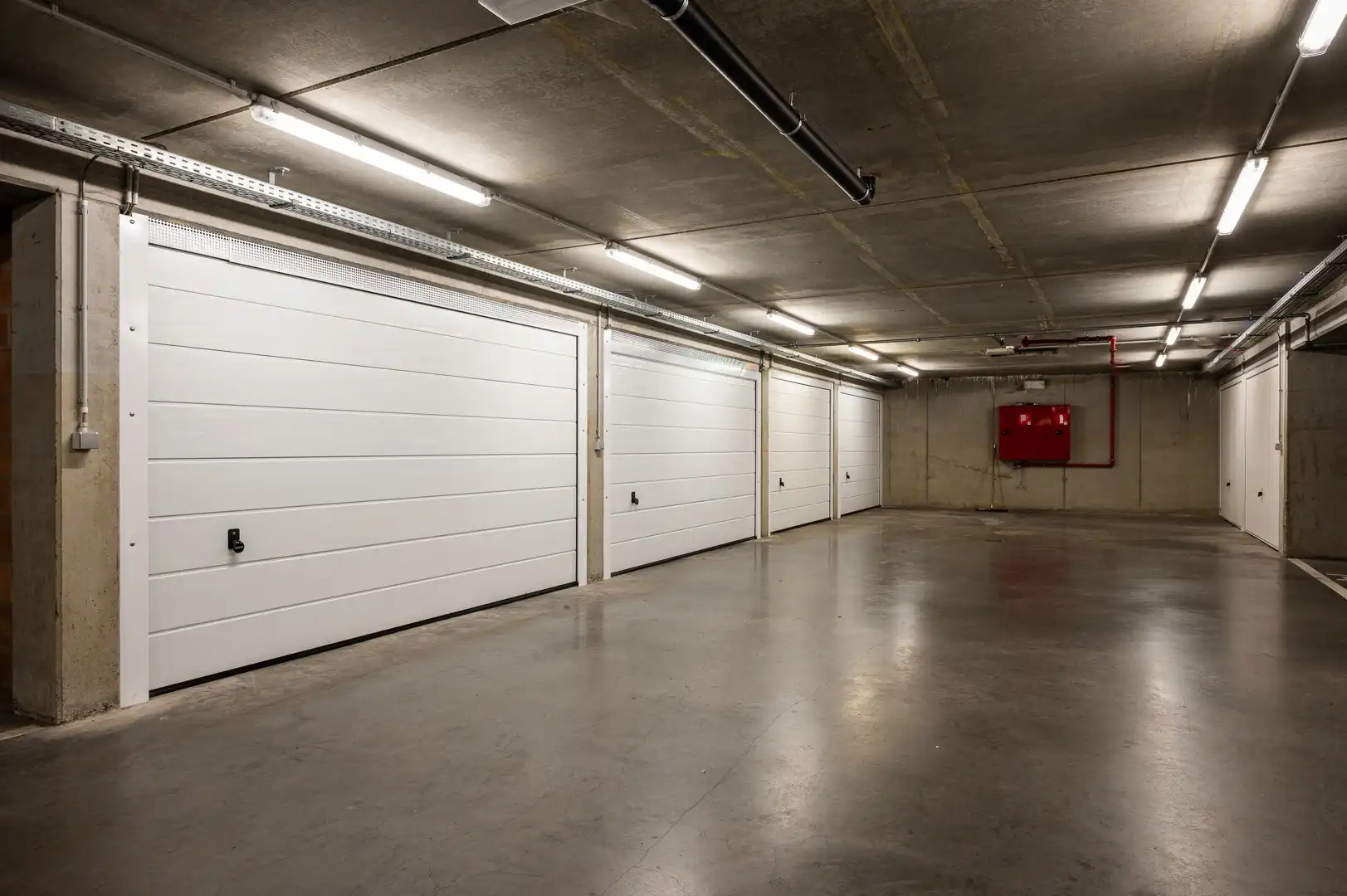Garagebox te huur op centrale ligging in Eeklo foto 2