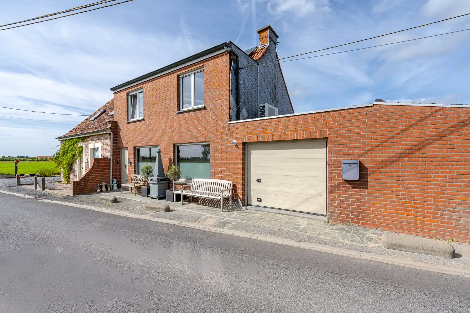 Instapklare halfopen woning met EPC label B, garage en tuin in Ledegem foto 12