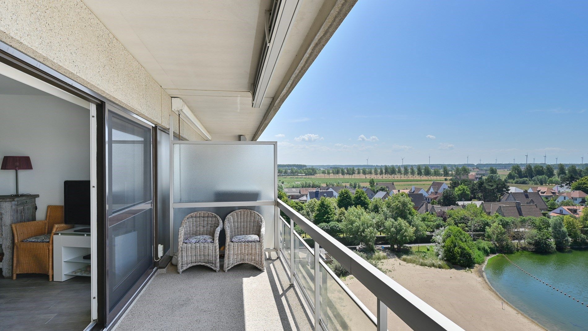Ruim, gerenoveerd appartement met 3 slaapkamers foto 10