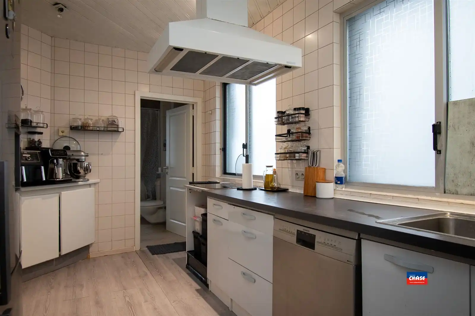 Ruime tweewoonst met mogelijk 9 slaapkamers en tuin foto 15
