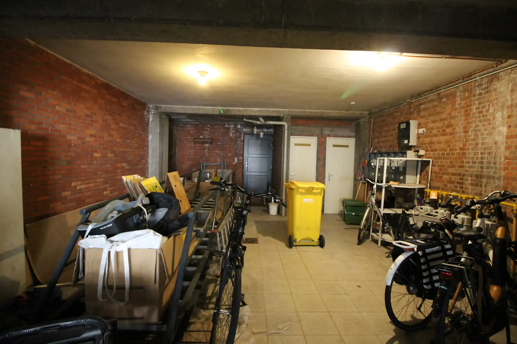 Appartement op de 3de verdieping met 2 slaapkamers en lift. foto 14