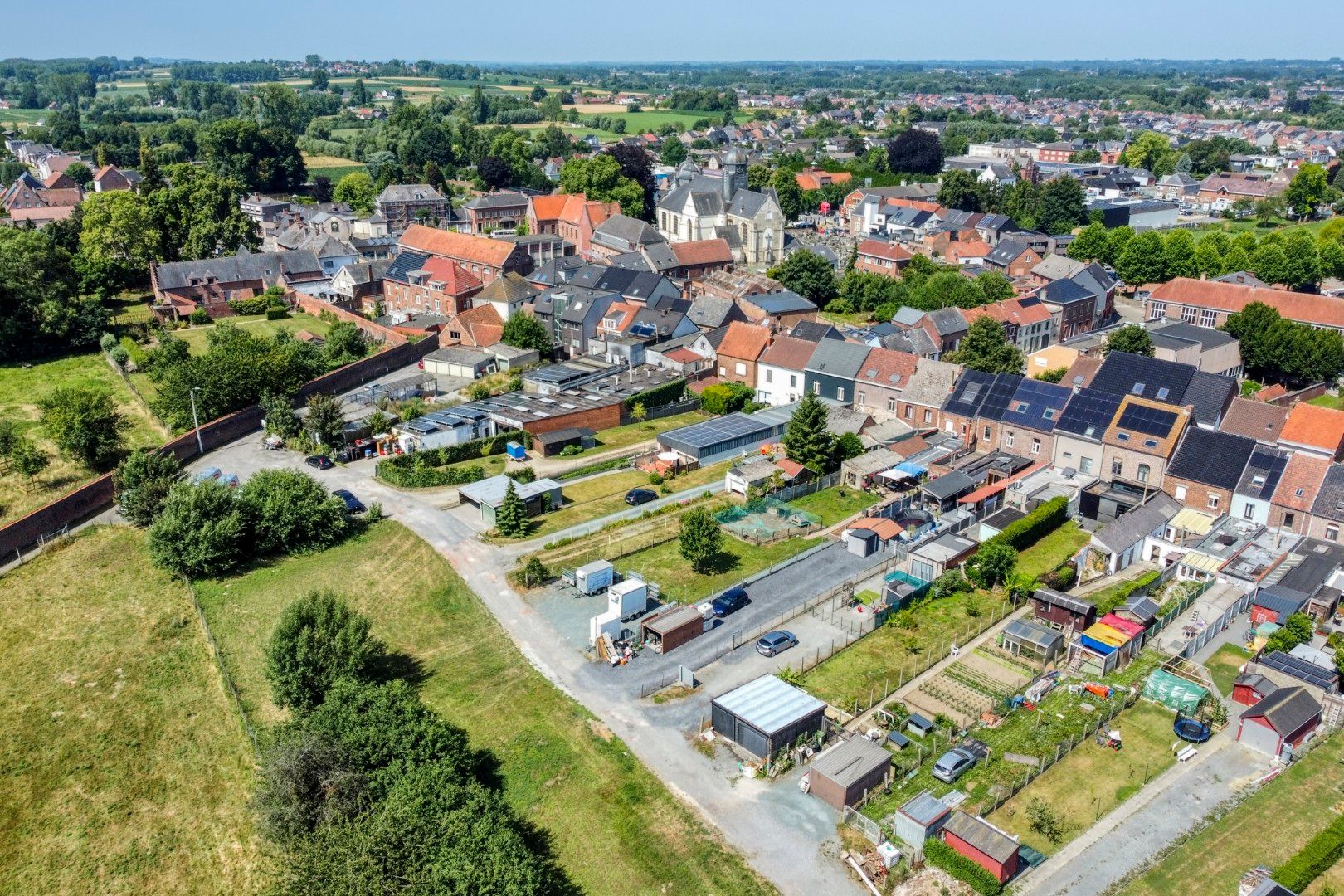 Verrassend ruime instapklare woning met 6 slaapkamers en zonnige tuin – hartje Meerbeke foto 4