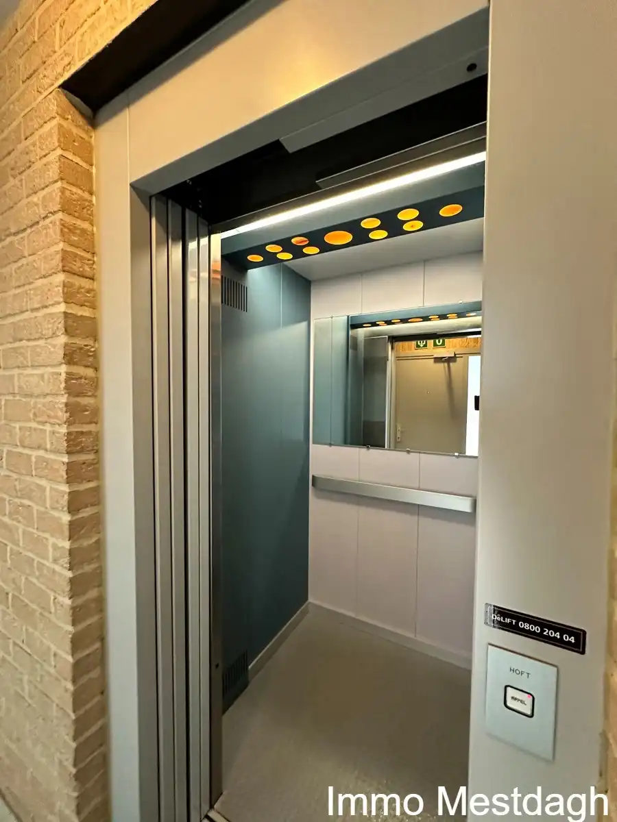 Ruim Appartement met Garage, 2 slaapkamers en terras foto 6