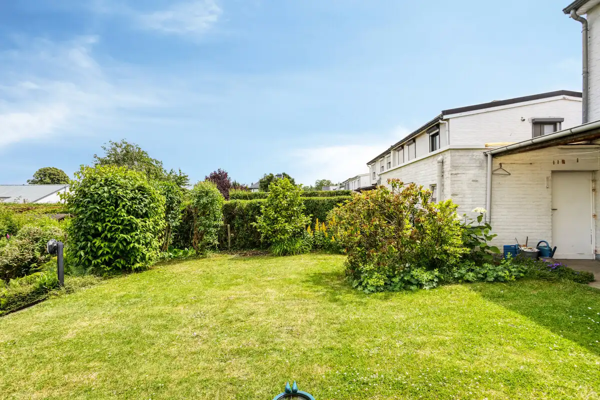 Te verfraaien woning - ruime tuin en garage foto 30