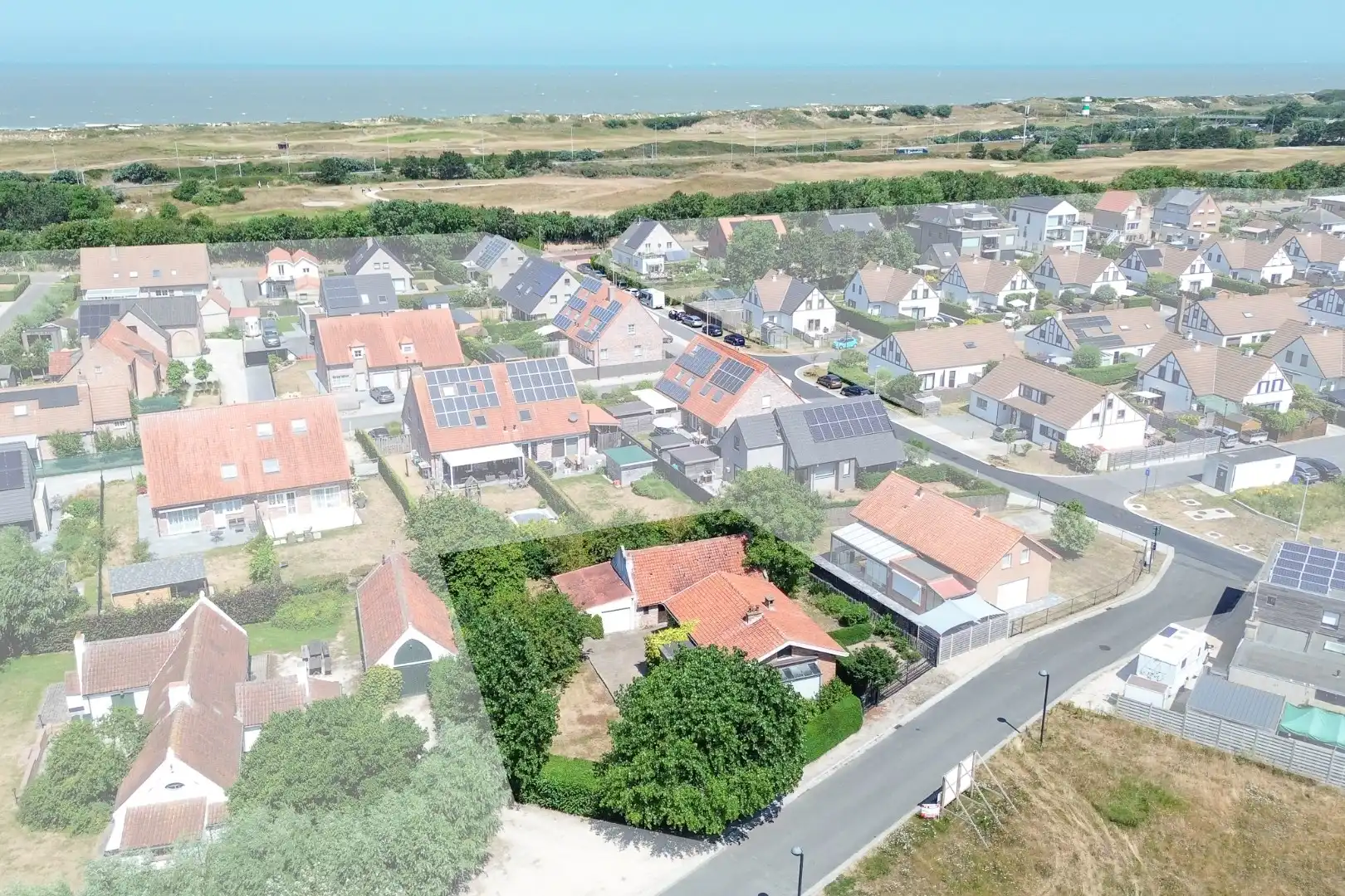 Hoofdfoto van de publicatie: Authentieke en karaktervolle bungalow met veel mogelijkheden in Vosseslag, De Haan