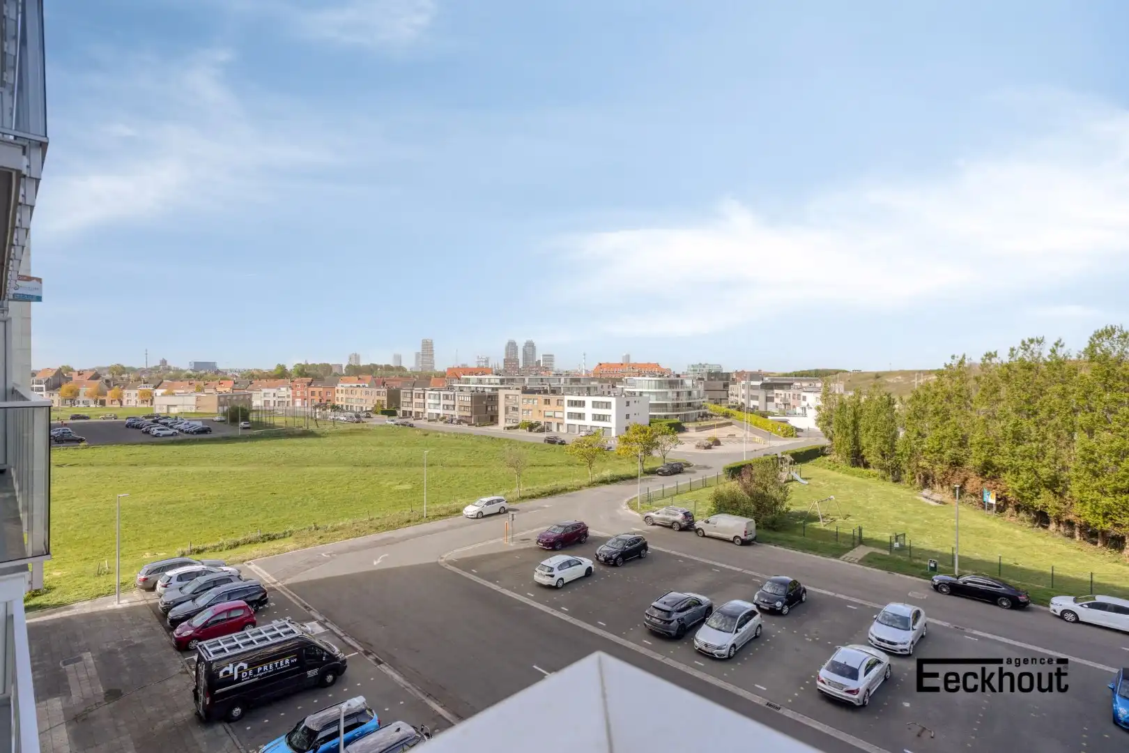 Appartement met terras en open zicht in Bredene, met autostaanplaats foto 11
