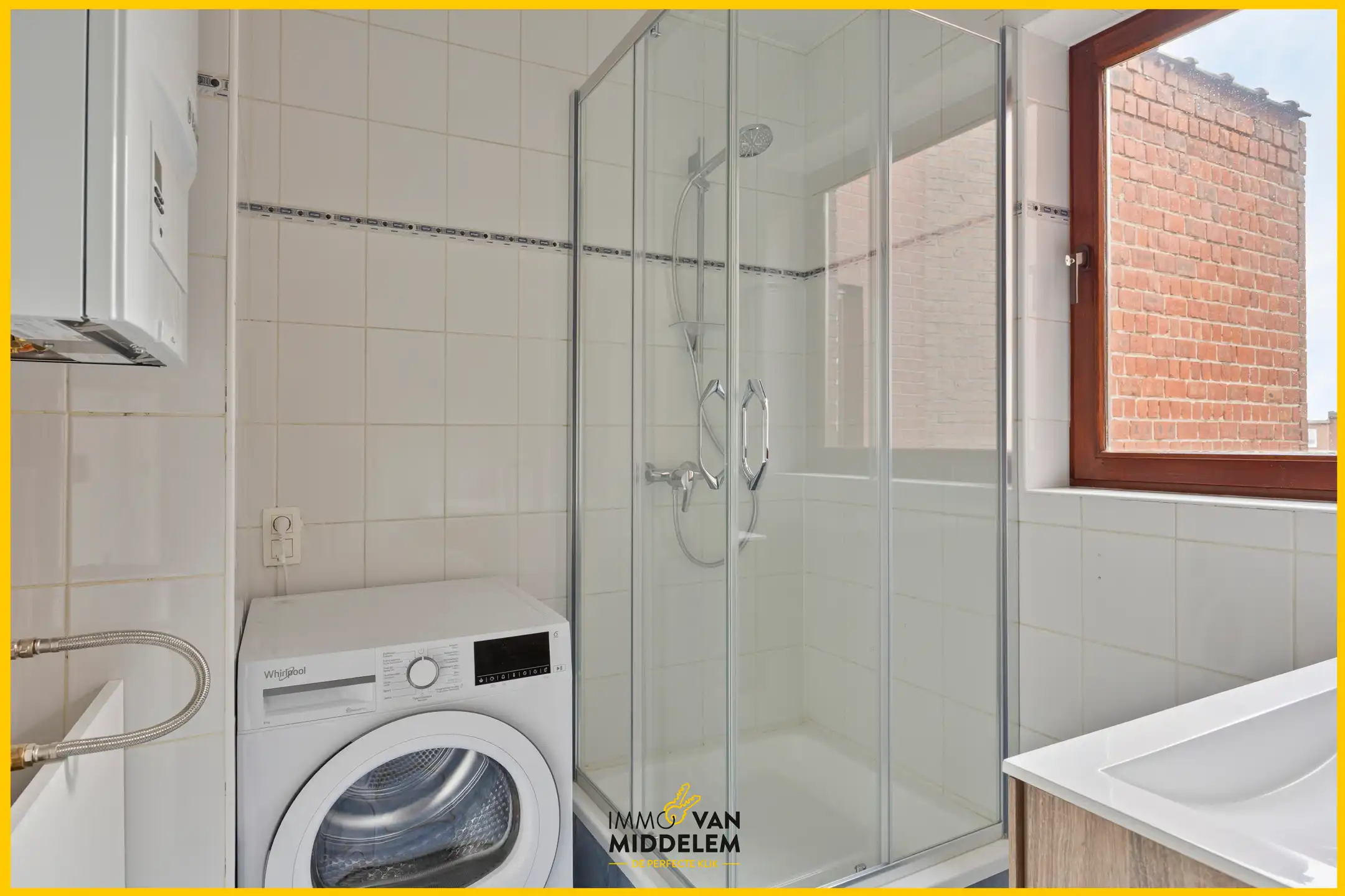 LICHTRIJK VERNIEUWD APPARTEMENT MET 2 KAMERS & TERRAS  foto 11