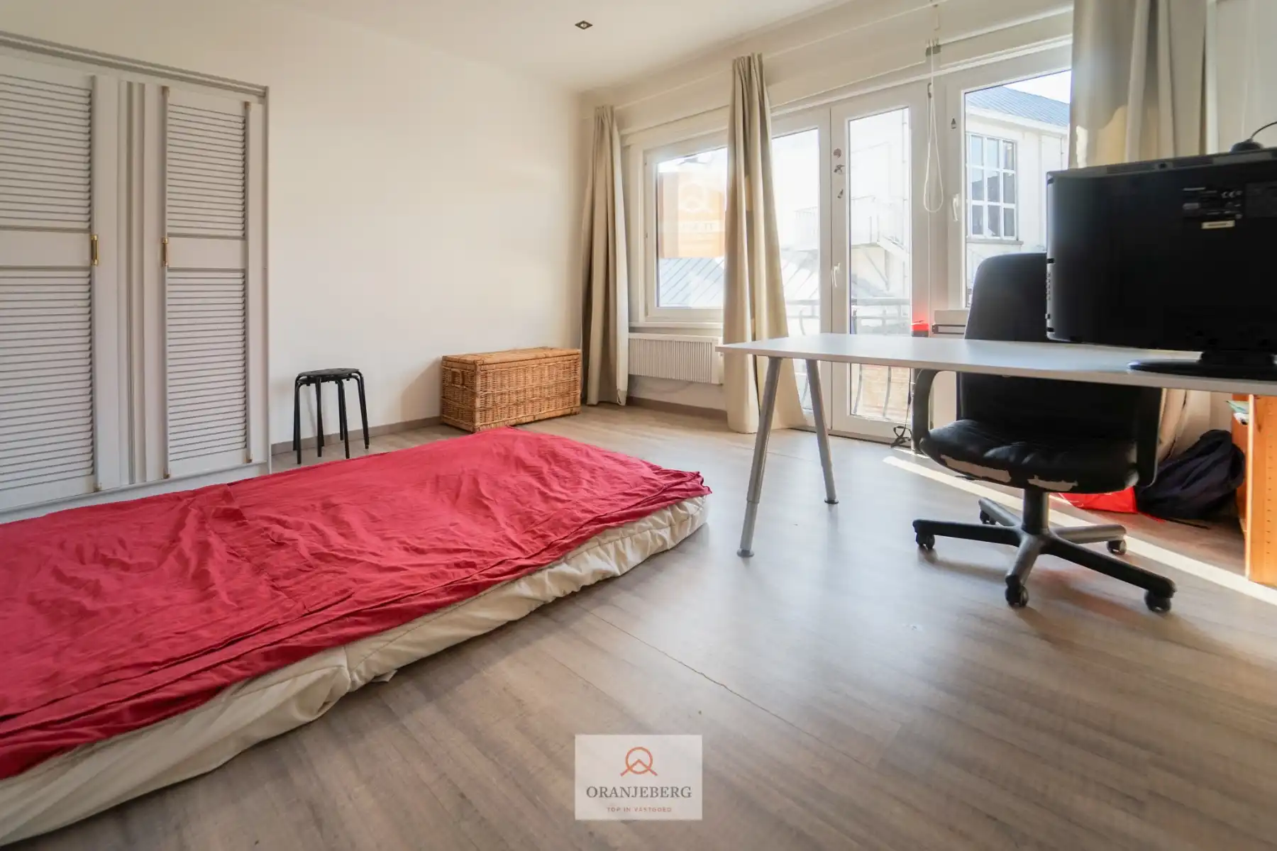 Instapklare rijwoning met 4 slaapkamers! foto 9