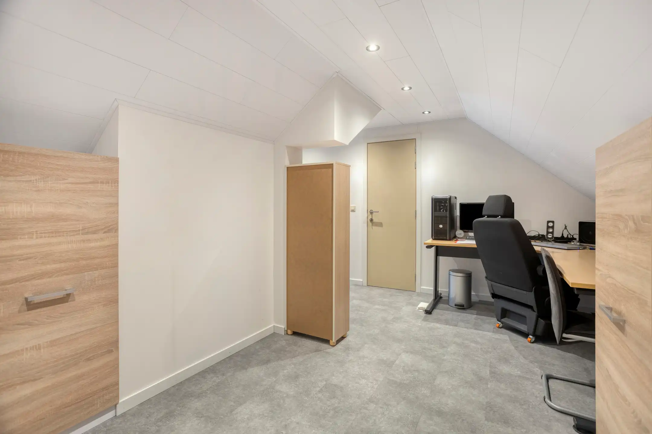 Lichtrijke vrijstaande woning op ruim perceel foto 19