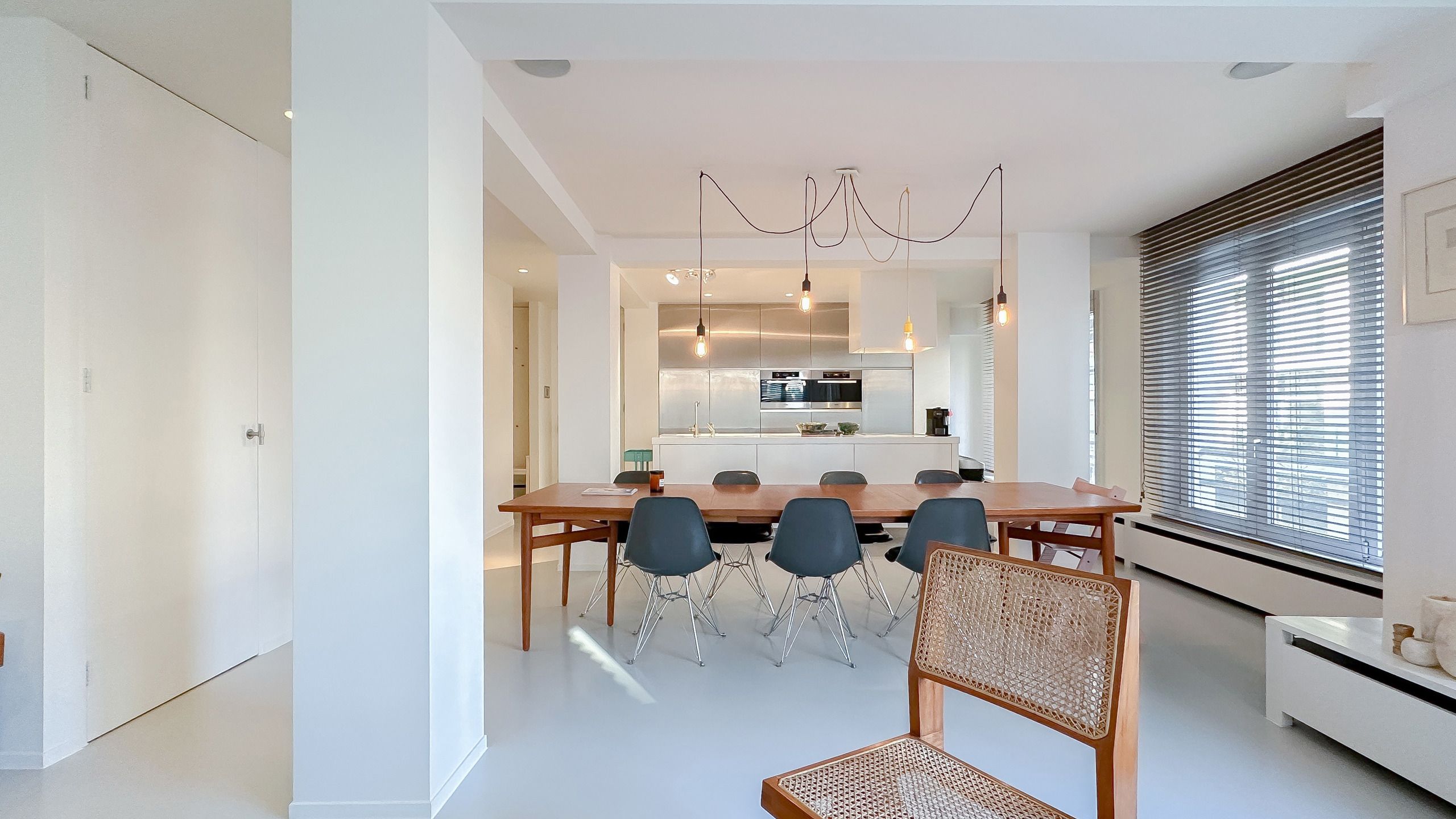 Hedendaags smaakvol ingericht HOEKAPPARTEMENT met loftgevoel foto 6