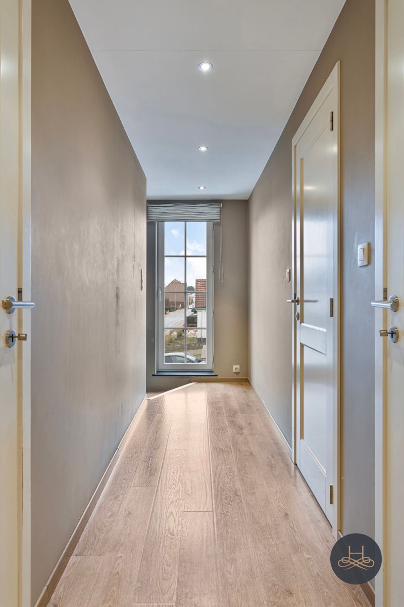 Gerenoveerde woning met grote garage/opslagplaats van +- 90 m2 foto 31