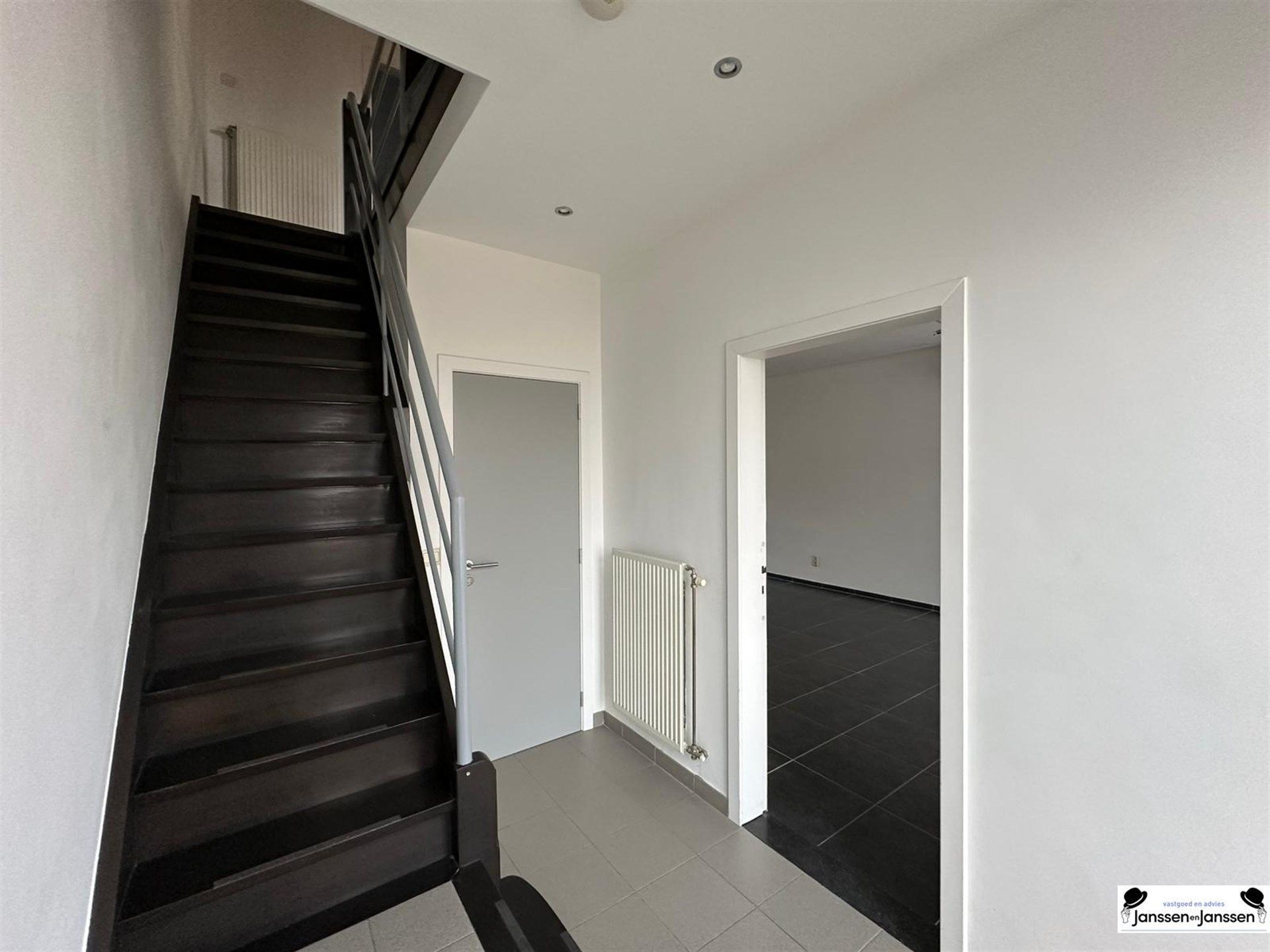 Ruime halfopen bebouwing met zonnige tuin te Gooreind te huur foto 7