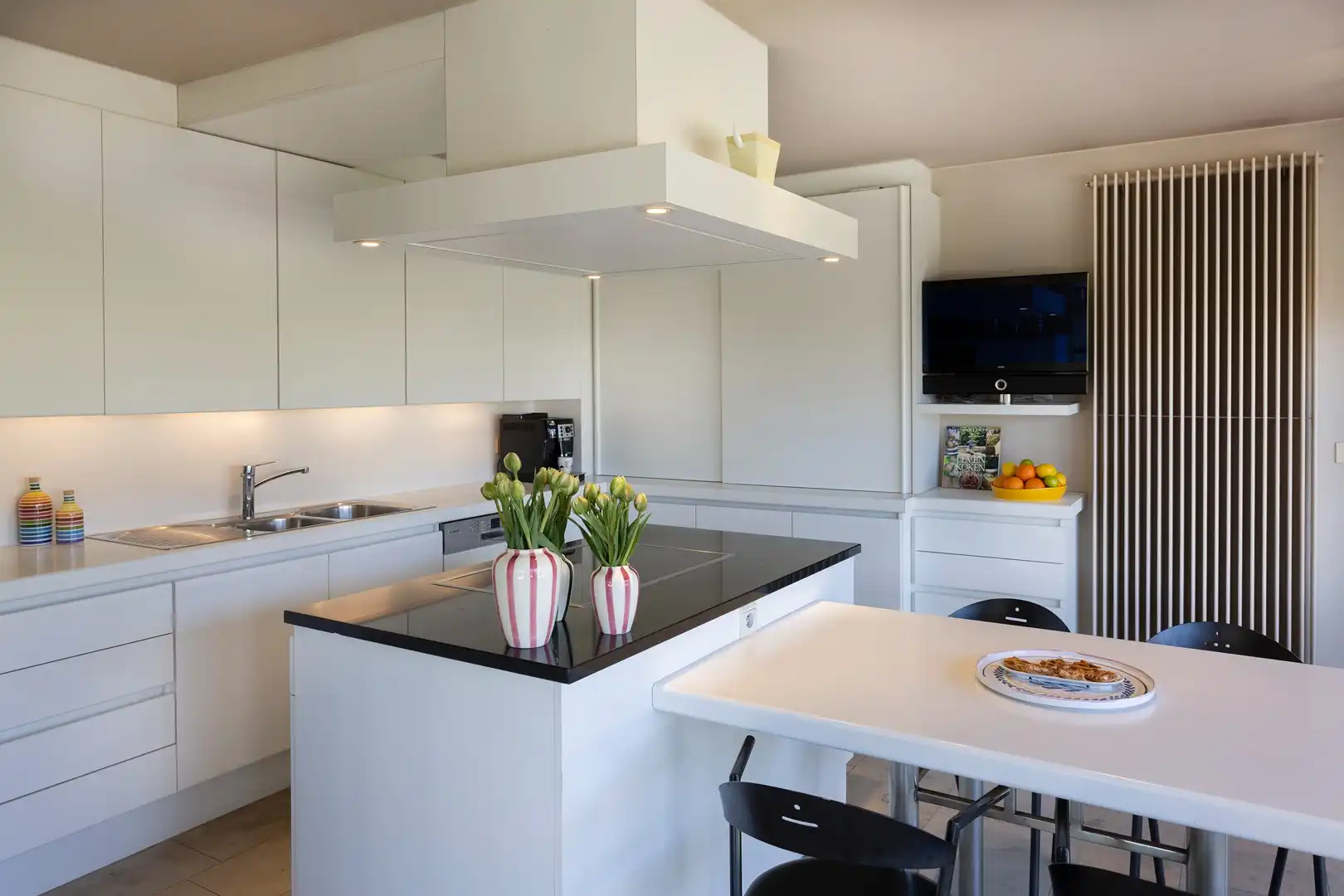 Magazijn van 130 m² met voorliggende villa. foto 11