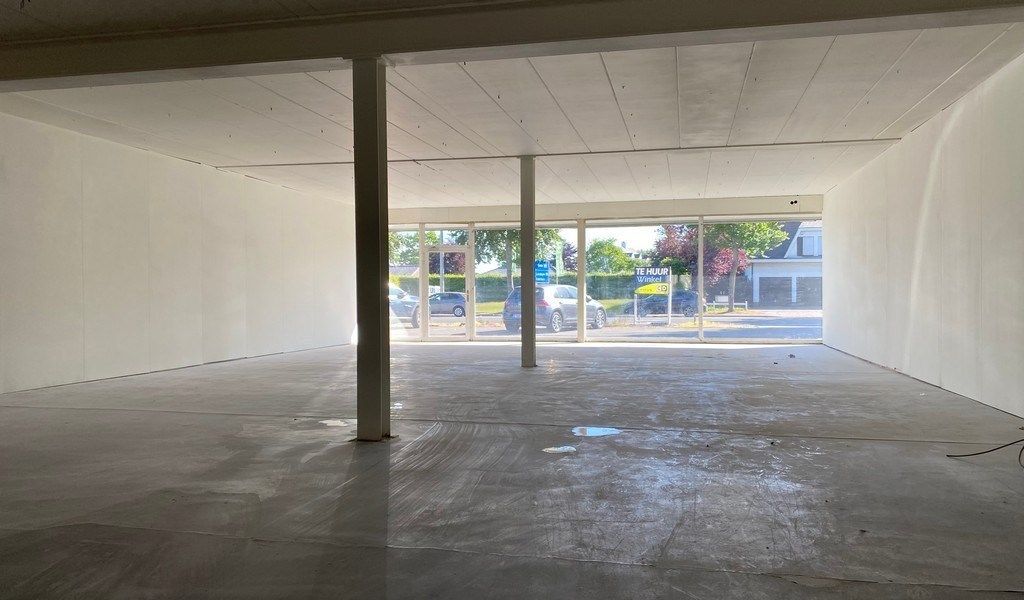 Baanwinkel te huur op zichtlocatie langs N9 in Lievegem foto 3