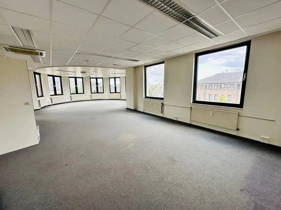 Iconisch kantorencomplex of commerciële ruimte te Hasselt centrum foto 8