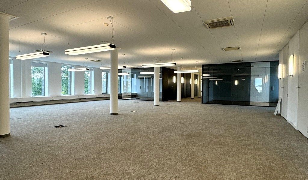 Ingedeelde kantoorruimte te huur vlakbij afrit E17 in Zele foto 3