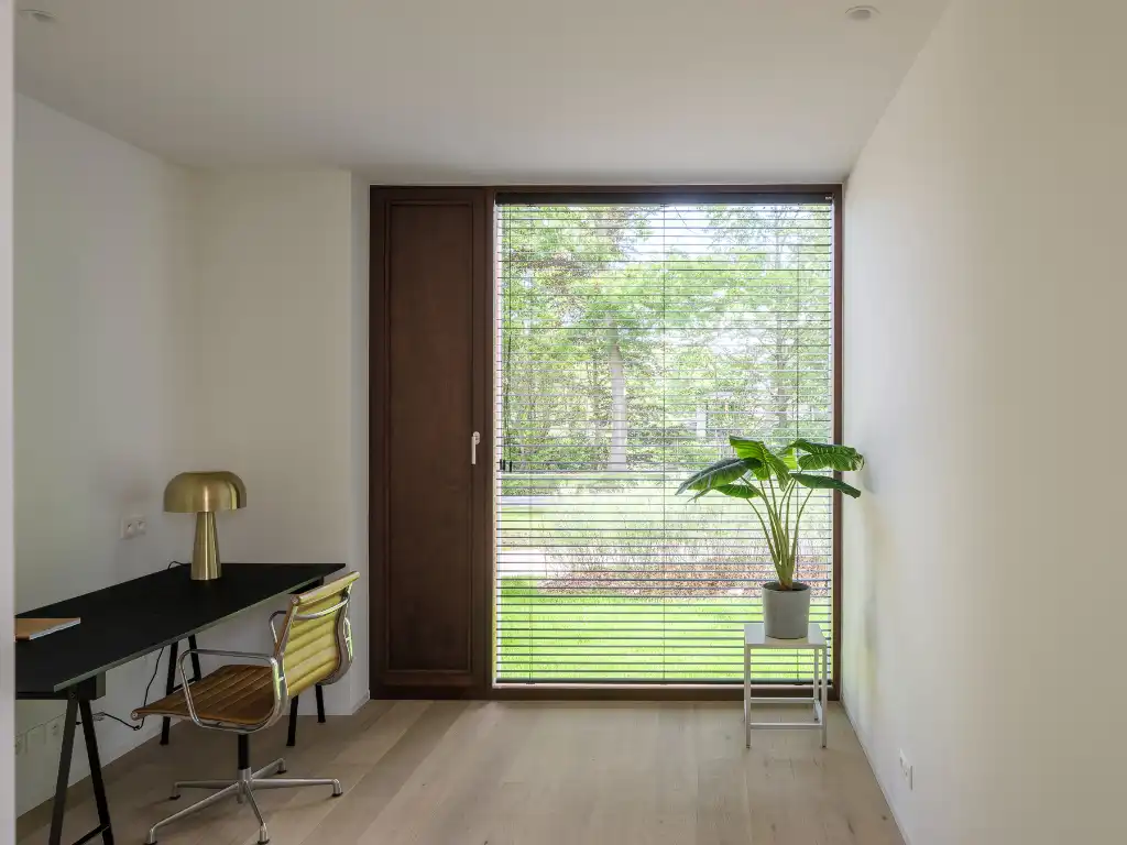 Hoogwaardig afgewerkte parkwoning met een bureauruimte op het GLV, gelegen in het gegeerde Drongen. foto 11