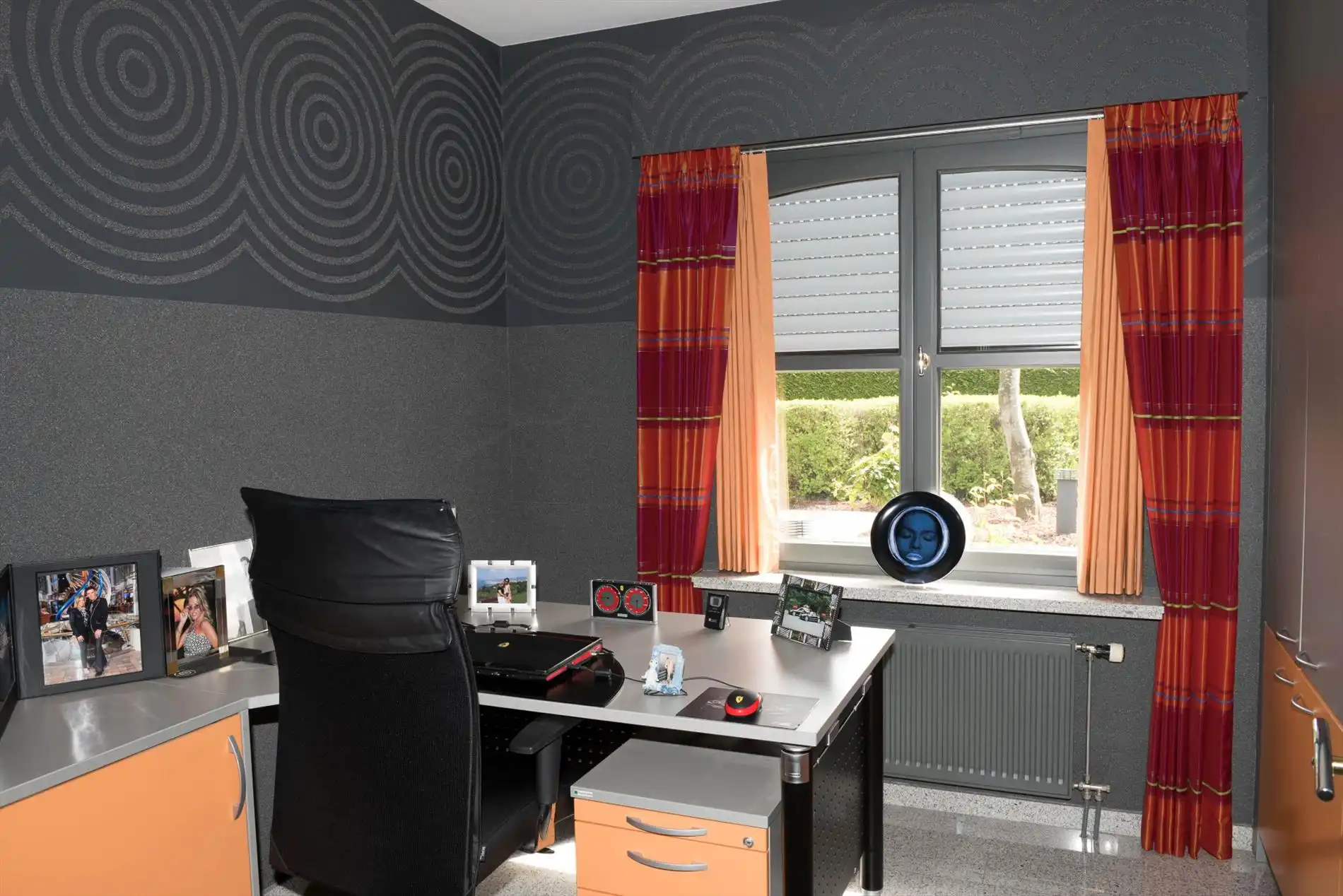 Mooie stijlvilla met kwalitatieve afwerking en zeer verzorgde tuin met oprijlaan. foto 11