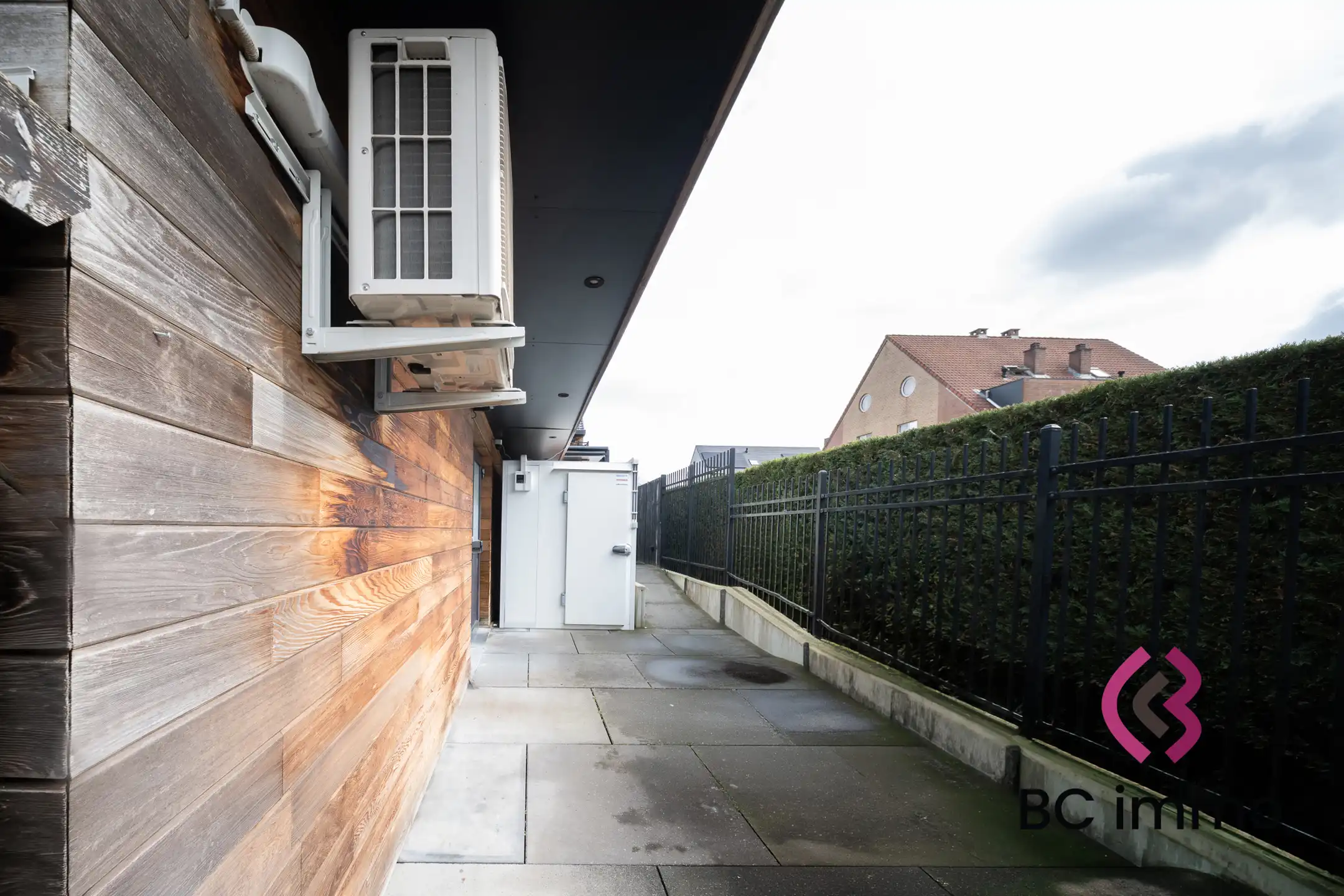 Verhuurde horecazaak met professionele keuken, tuin en ruime bijbouw te koop in Genk foto 8