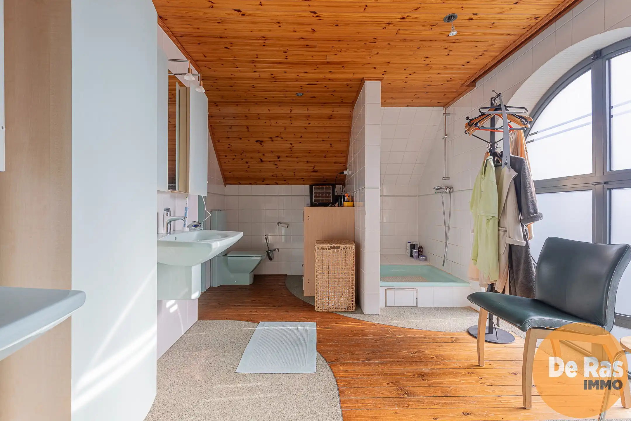 HERZELE – Multifunctionele loods met villa foto 16