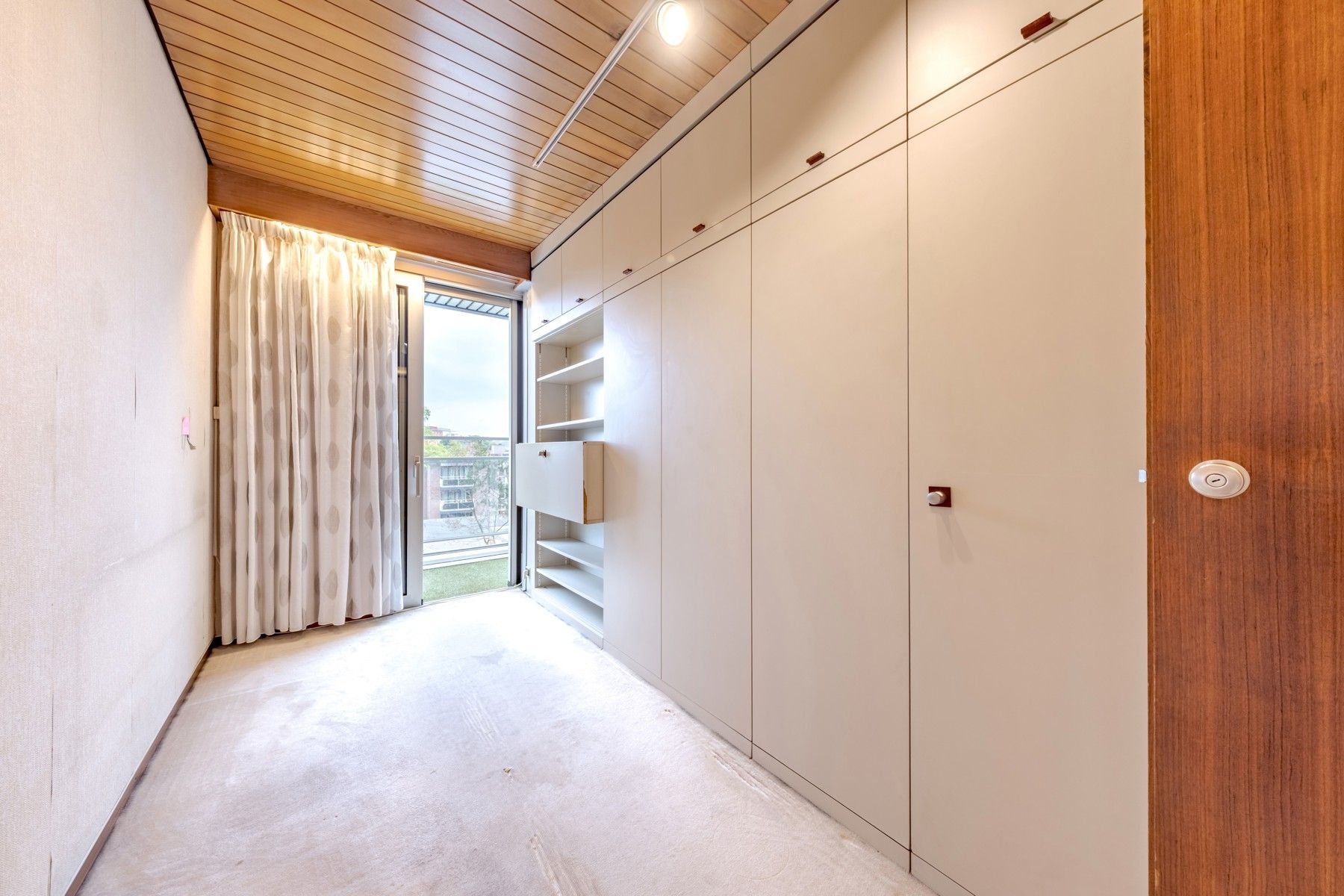 Leuk en ruim appartement met potentieel  foto 9