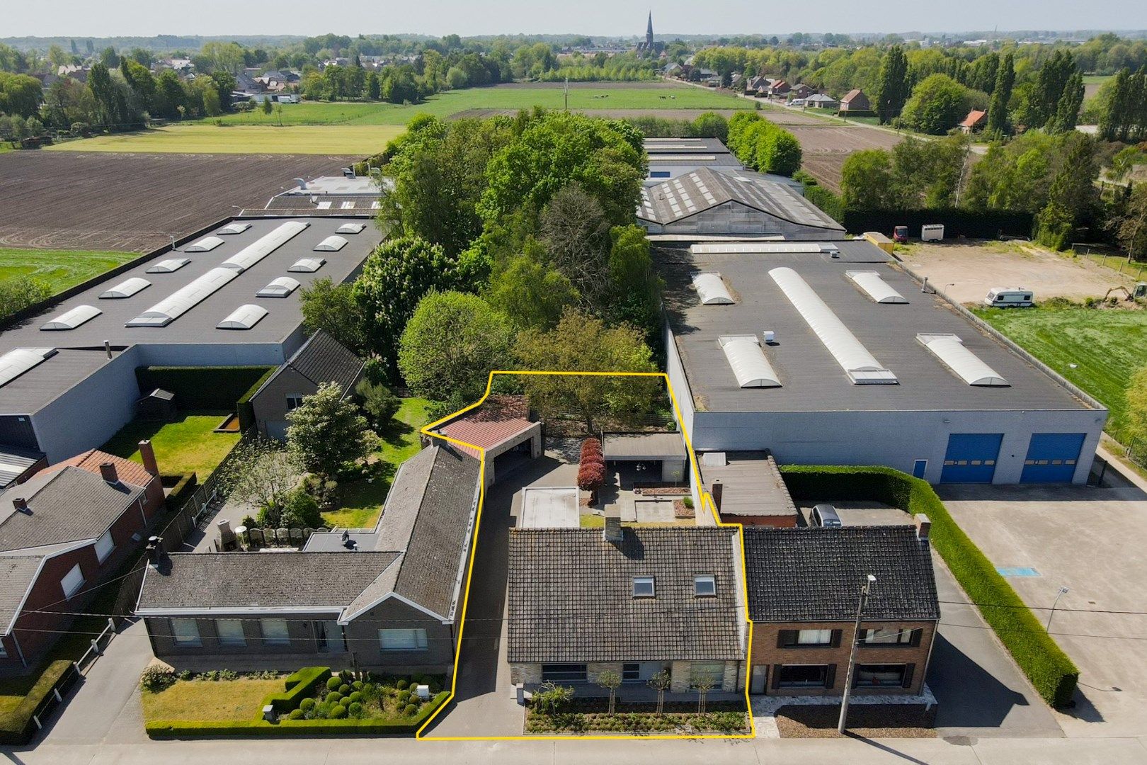 Verzorgde woning met 4 slaapkamers, garage en mooie tuin foto 24