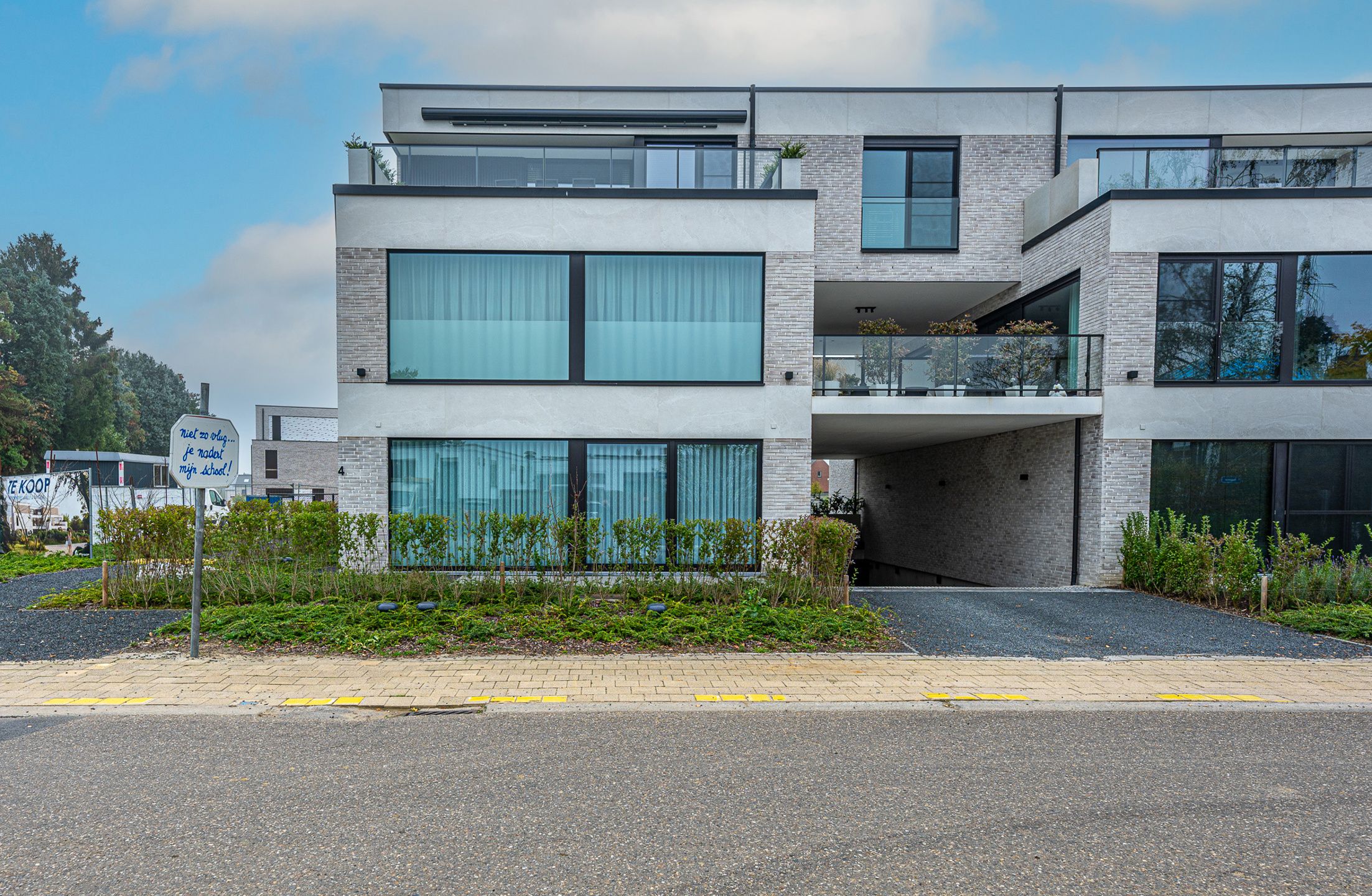 Nieuwbouw appartement met 3 slaapkamers foto {{pictureIndex}}