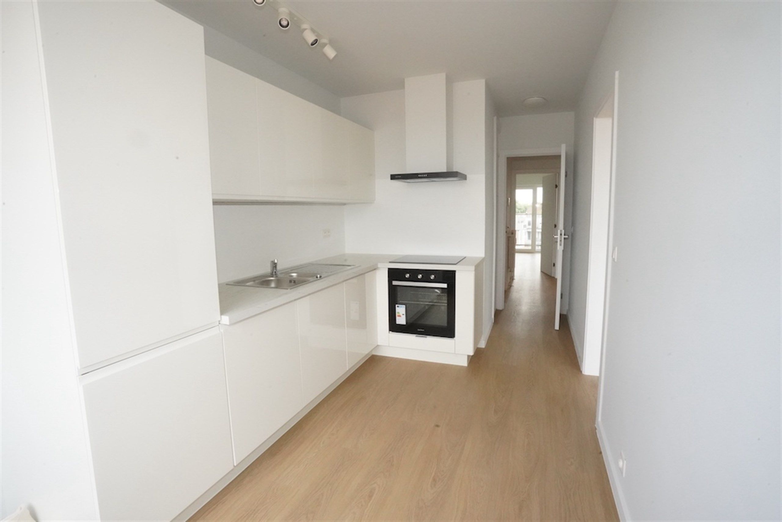 Mooi comfortabel appartement met garage nabij Delhaize foto 8