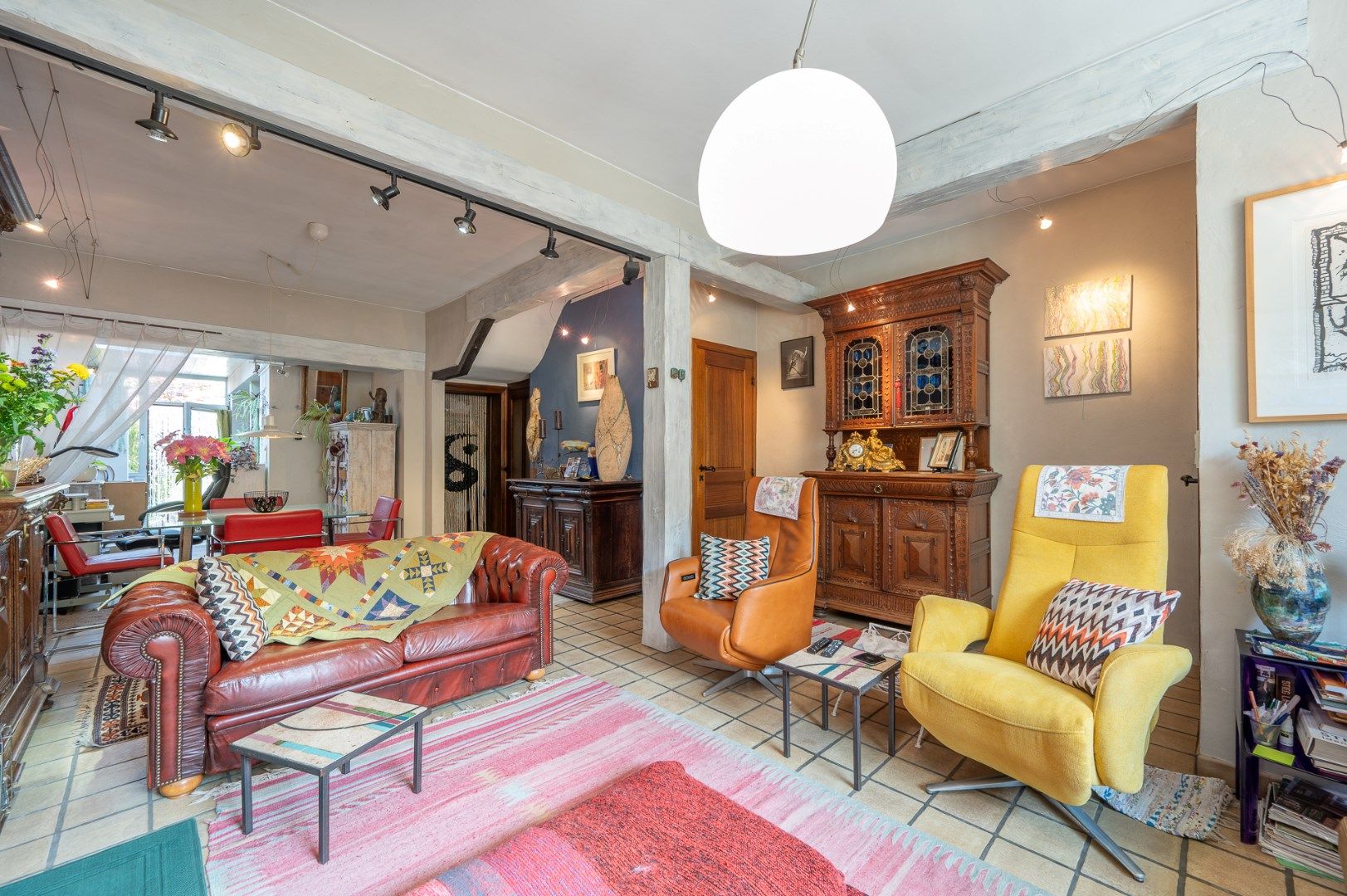 Instapklare woning met grote garage op een gegeerde locatie in Sint-Andries! foto 3