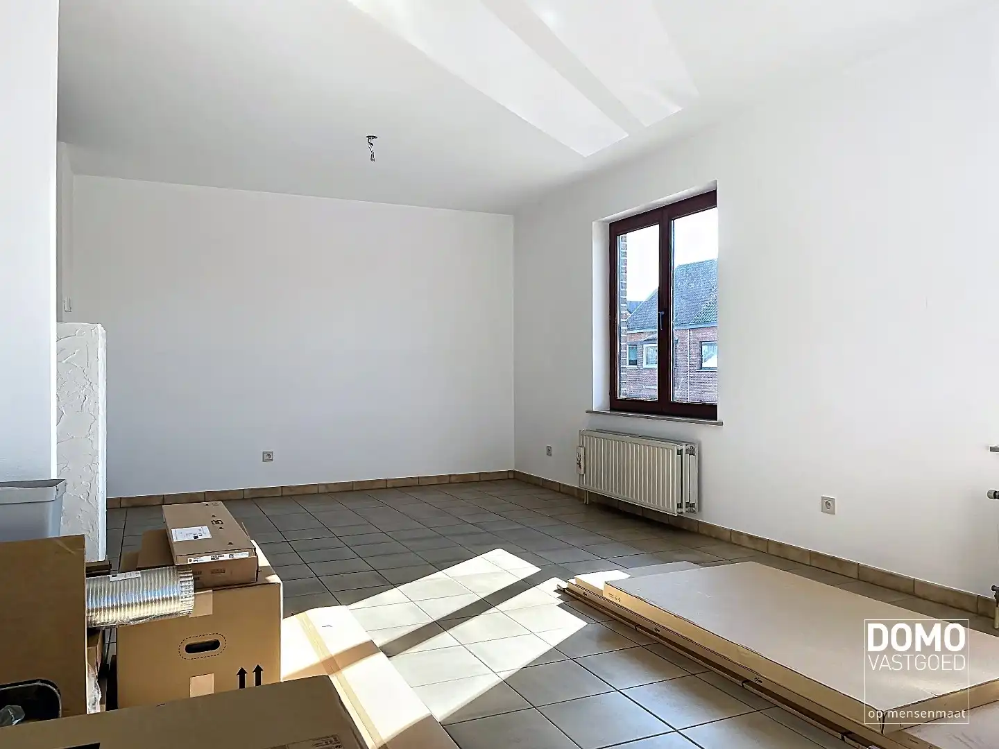 LICHTRIJK APPARTEMENT MET 2 SLAAPKAMERS EN GARAGEBOX foto 2