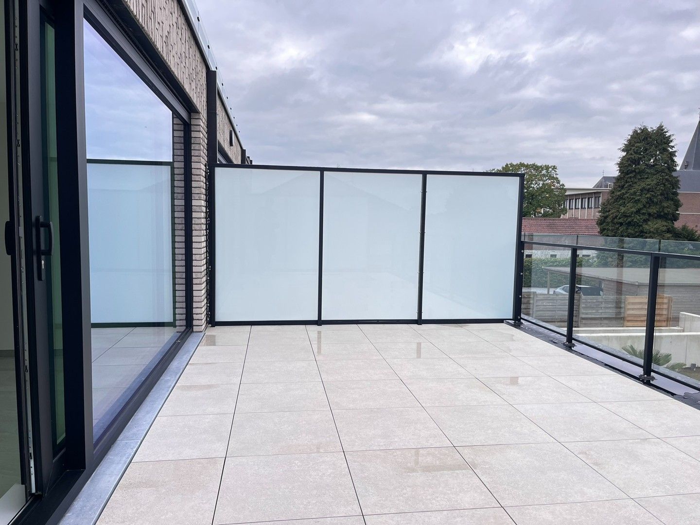 Nieuwbouw appartement met twee slaapkamers en ruim terras foto 8