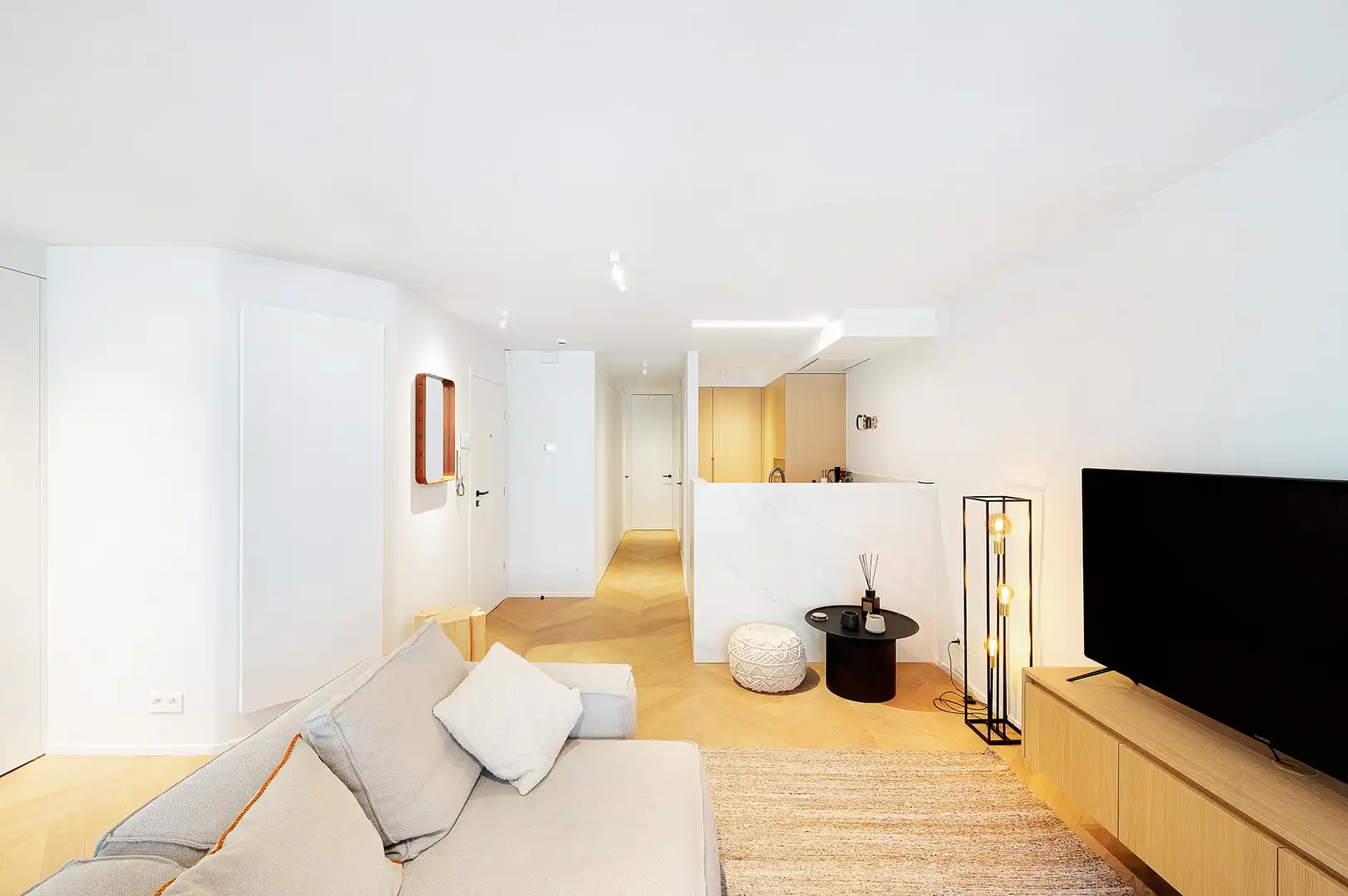 Instapklaar appartement gelegen op een centrale ligging te Knokke, vlakbij de winkels en de zee. foto 8