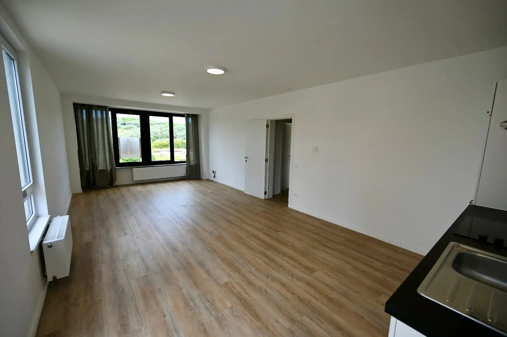LICHTRIJK INSTAPKLAAR APPARTEMENT MET DUINENZICHT EN GESLOTEN GARAGEBOX foto 3